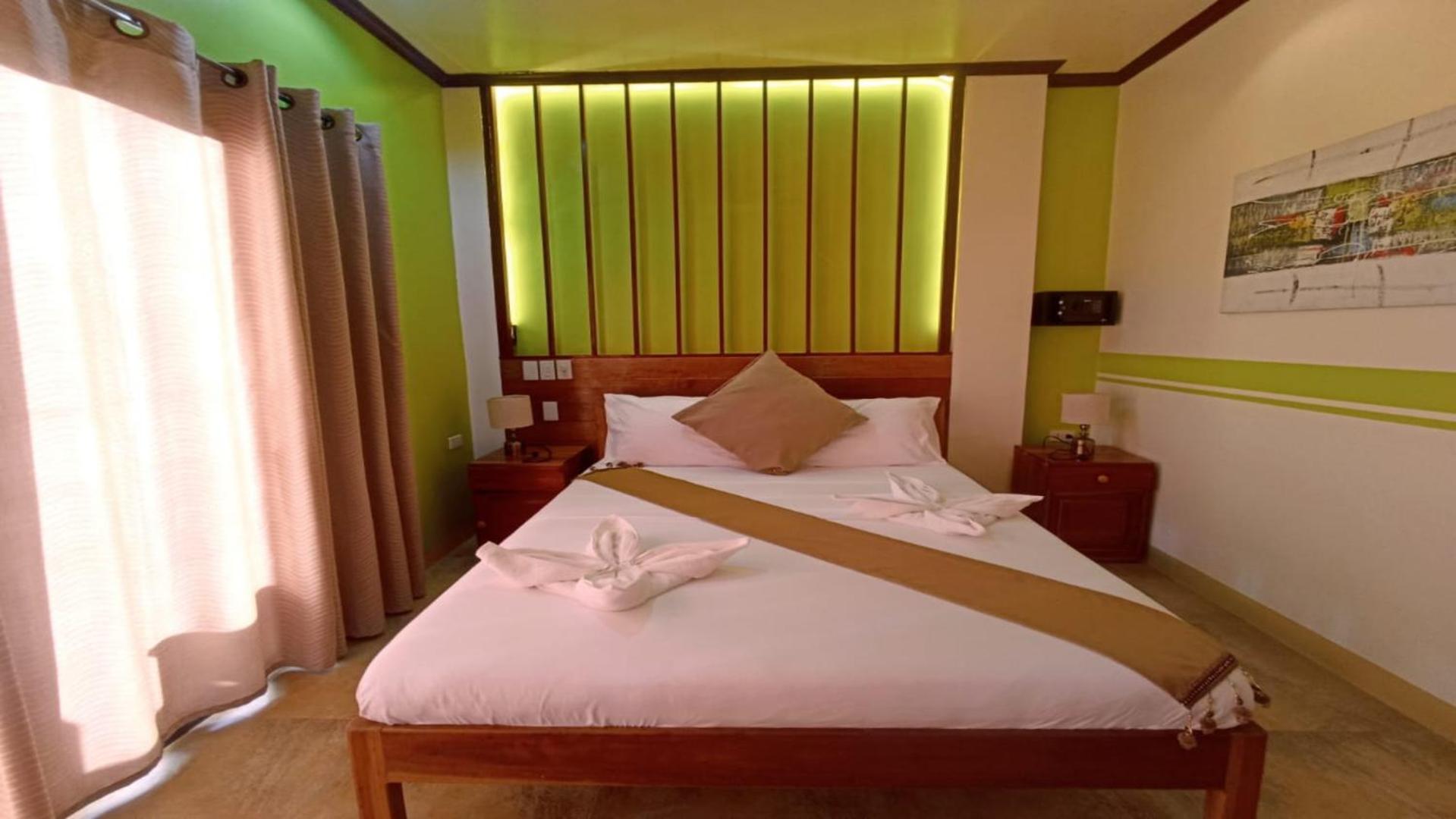 Deluxe Queen Room - Photo 3
