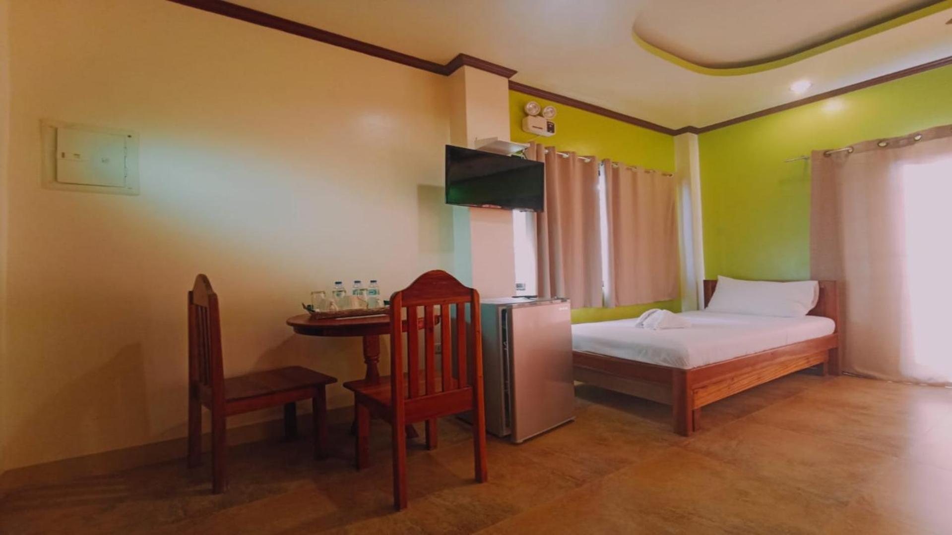 Deluxe Queen Room - Photo 4
