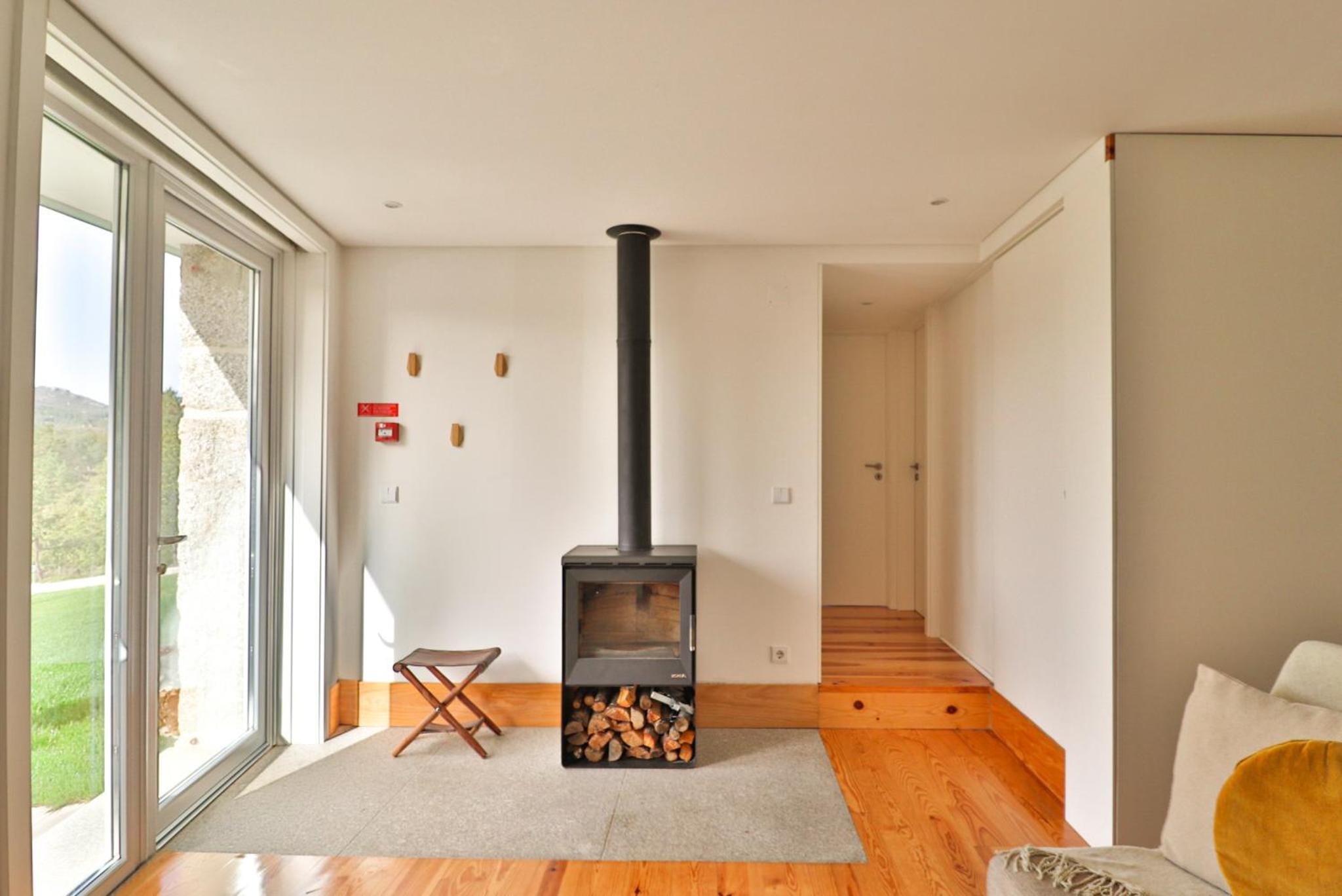 Two-Bedroom House - Photo 2