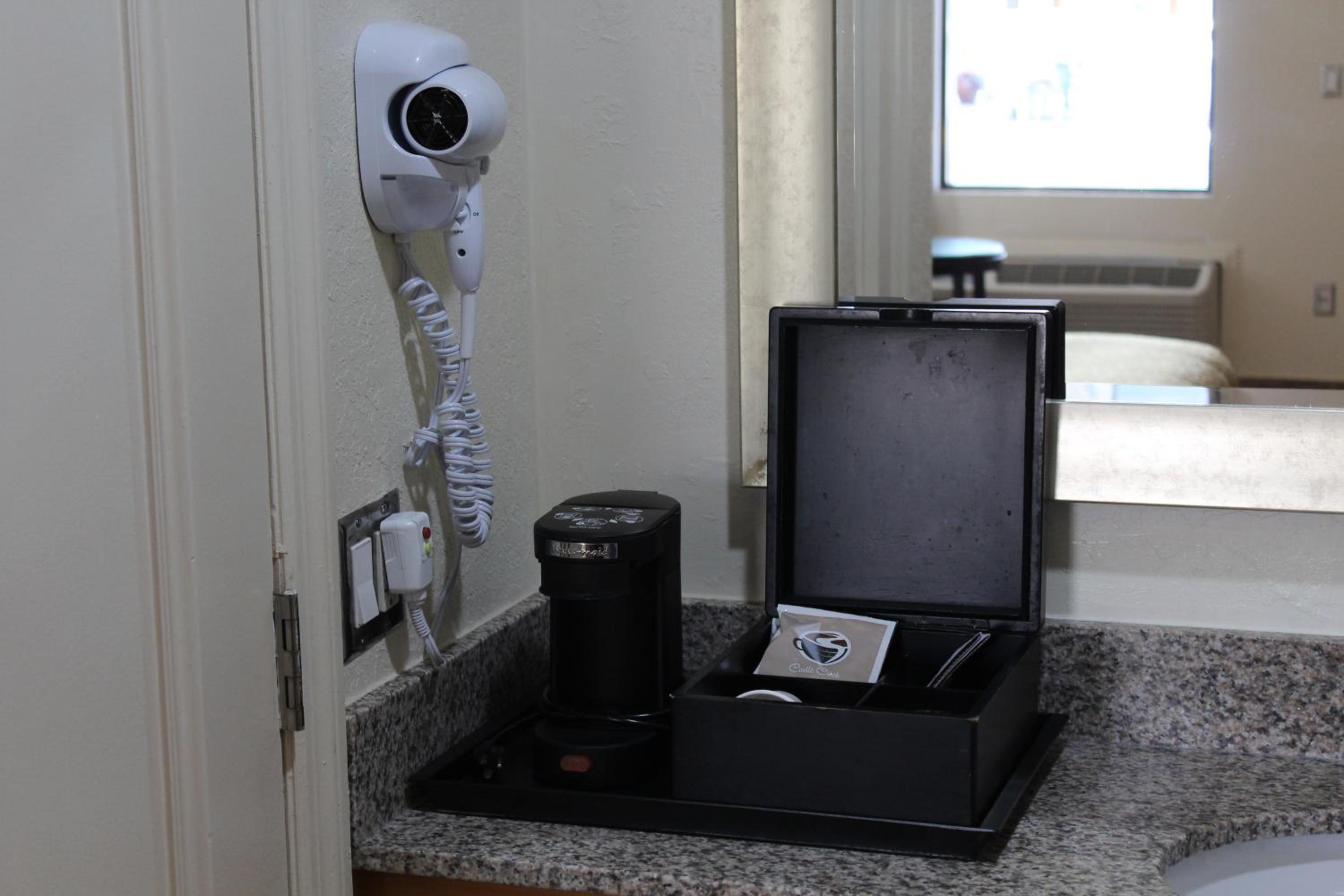 Deluxe King Room - Ground Floor/Non-Smoking - Photo 2