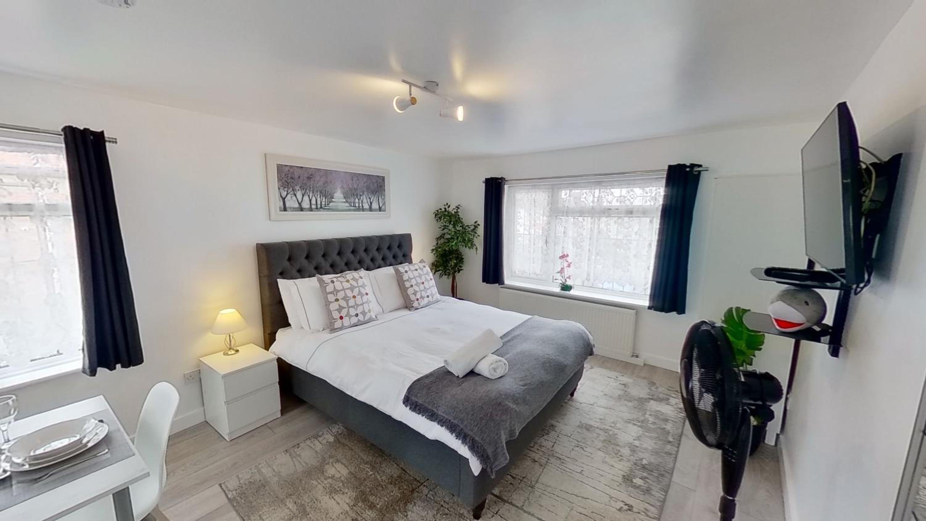 One-Bedroom Deluxe Apartment