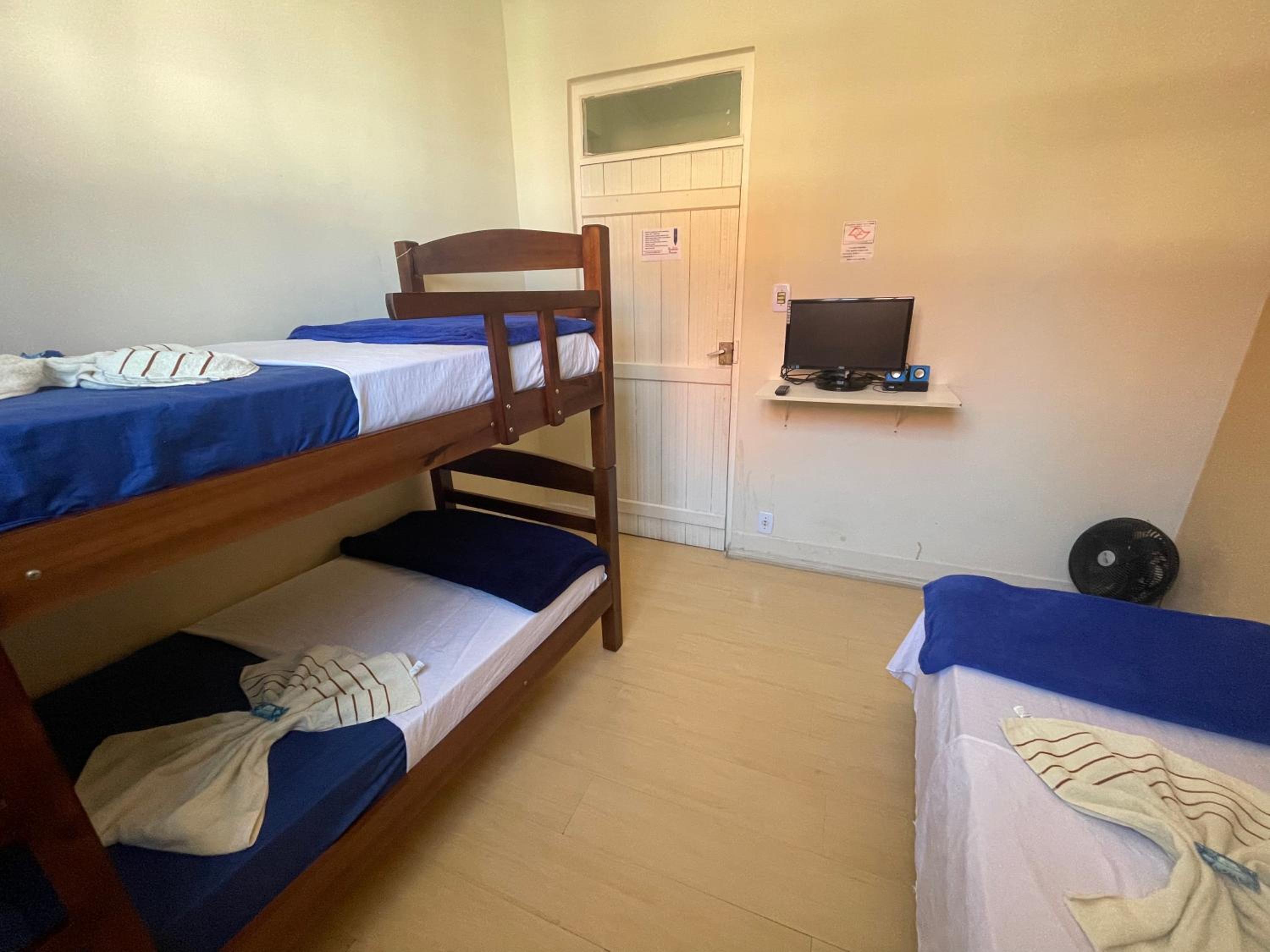 Economy Triple Room with Shared Bathroom photo 2