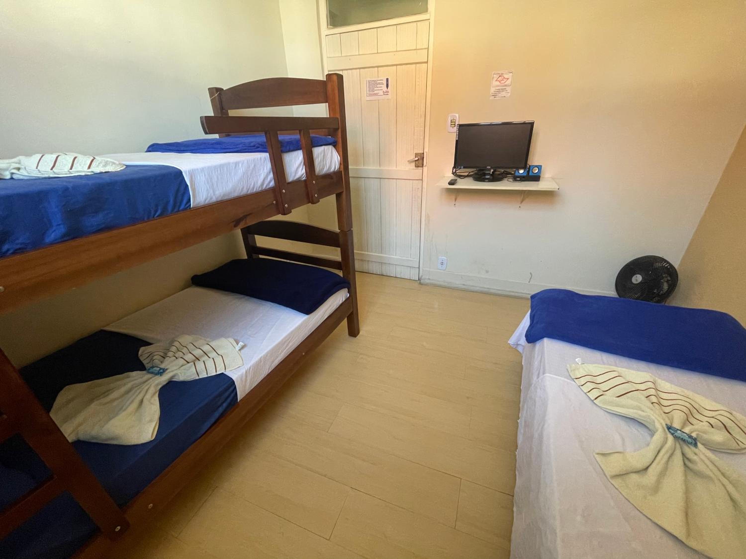 Economy Triple Room with Shared Bathroom photo 3