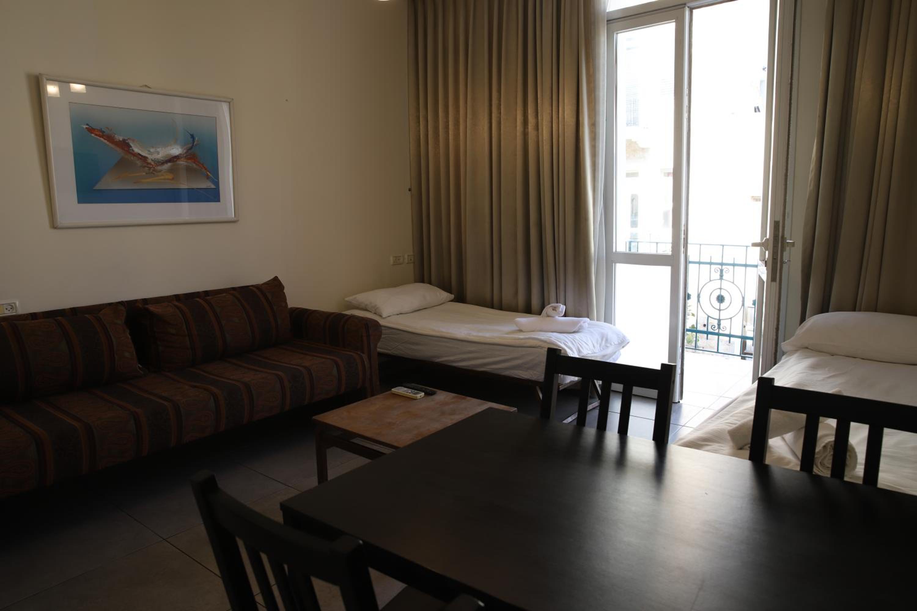 Superior One-Bedroom Apartment (4 Adults) - Photo 1