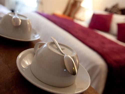 Double Room with Private Bathroom - Photo 10