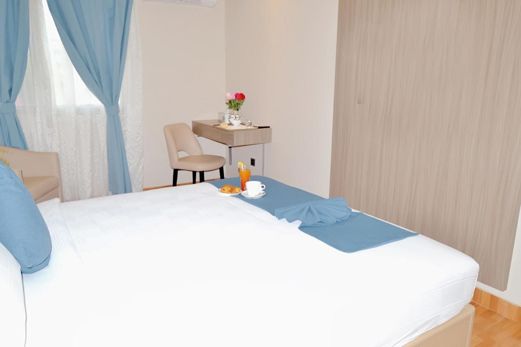Standard Queen Room