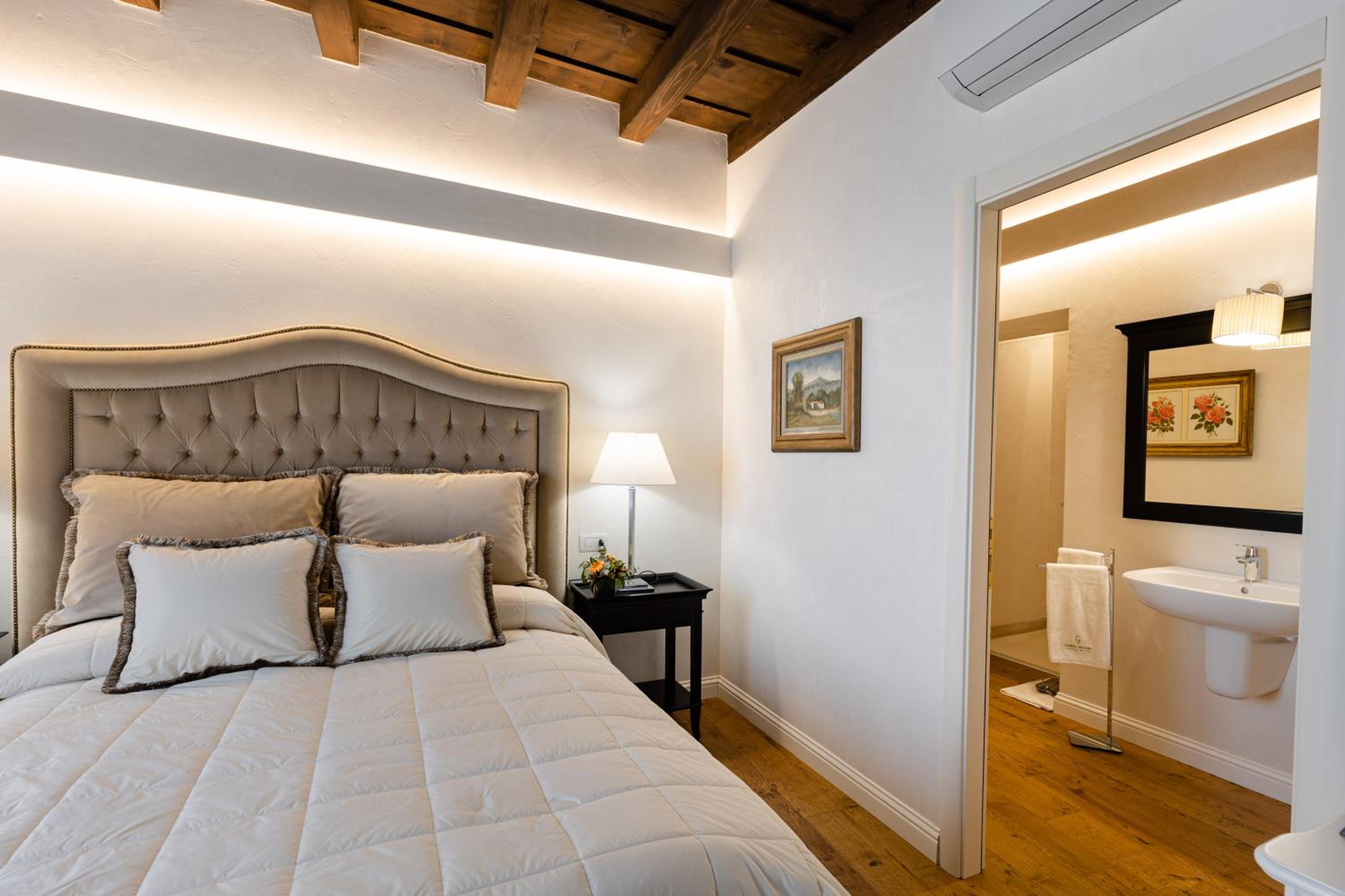 Standard Double Room - Photo 1