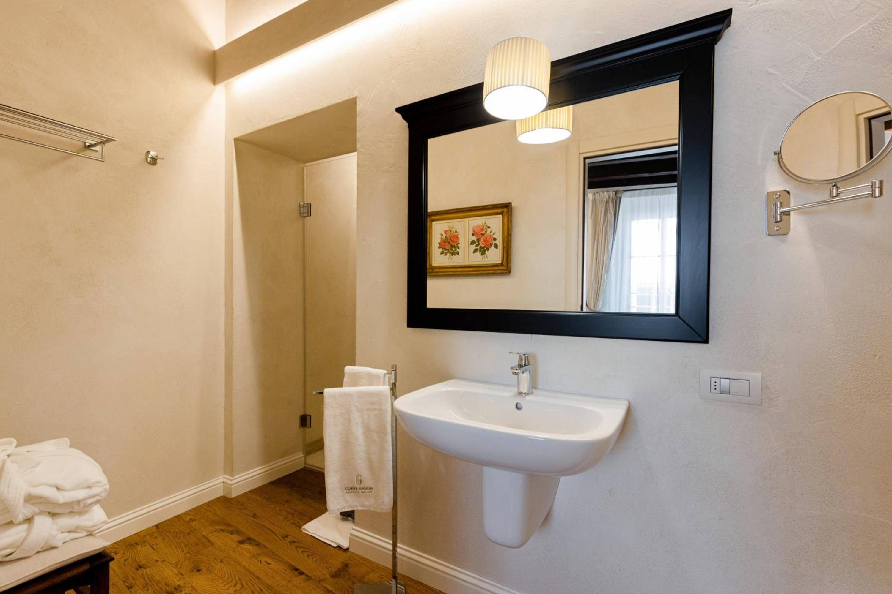 Standard Double Room - Photo 4