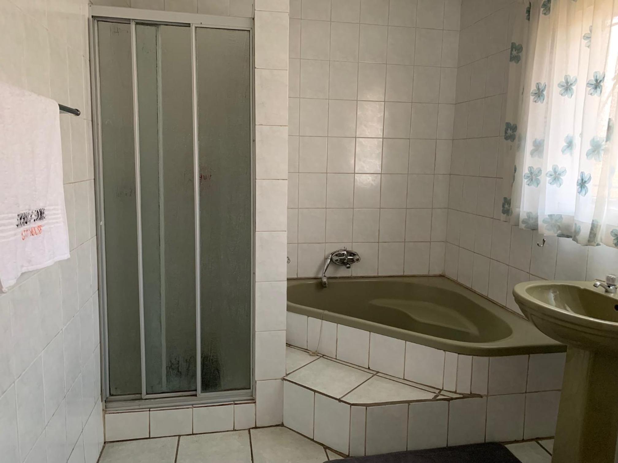 Executive Suite - Photo 4