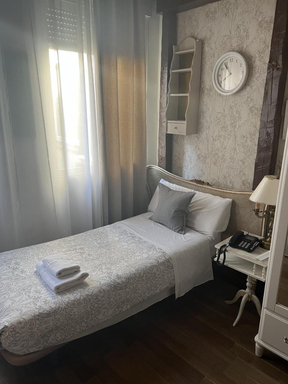 Budget Single Room photo 2