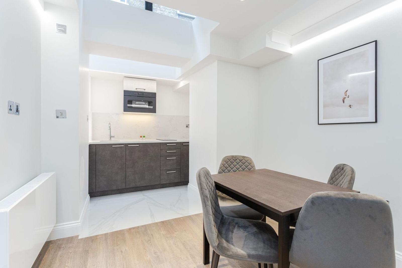 One-Bedroom Apartment with Double Sofa Bed - Basement with Daylight photo 2