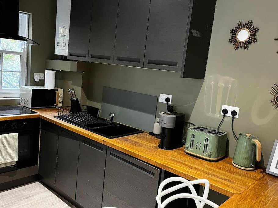 One-Bedroom Apartment photo 2