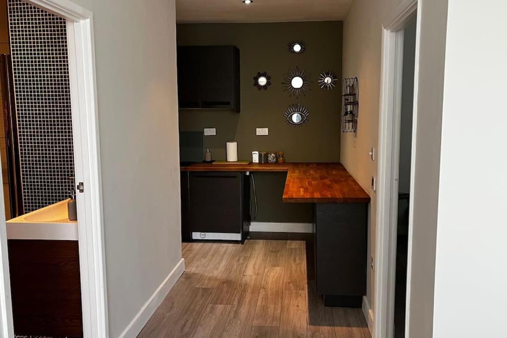 One-Bedroom Apartment photo 3