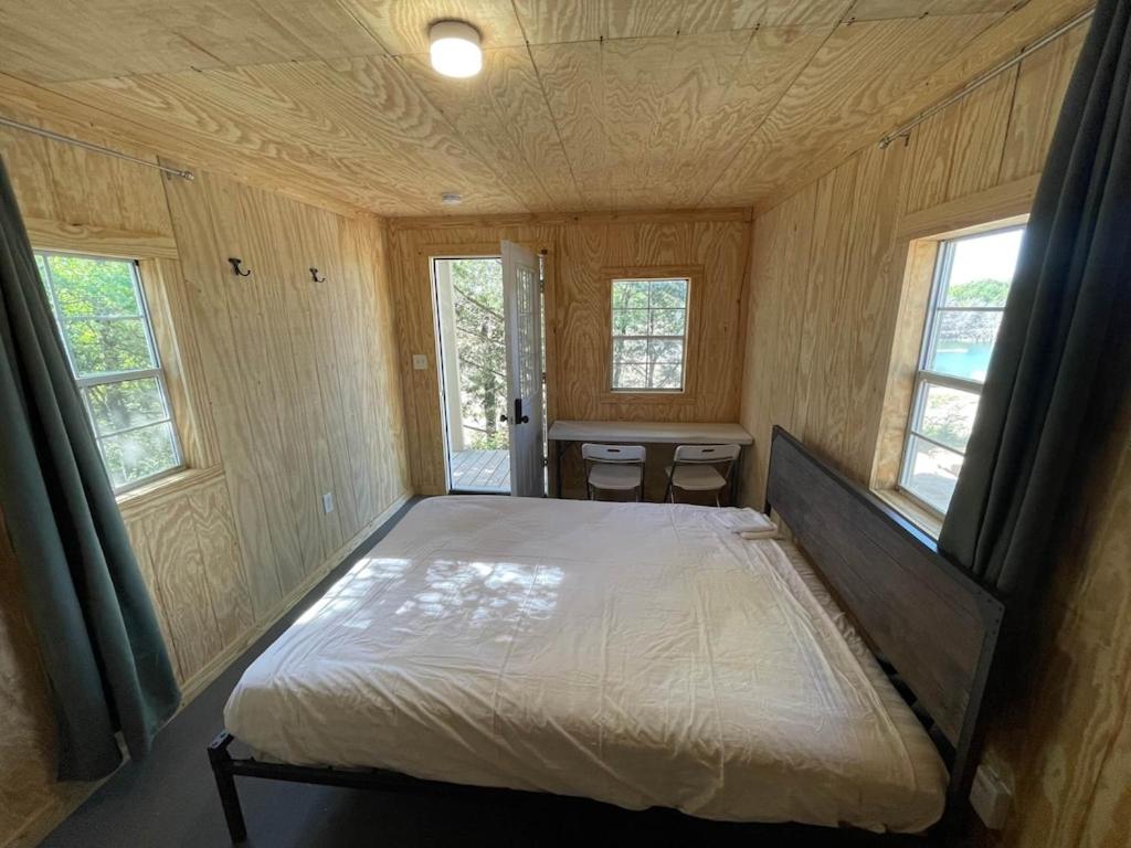 One-Bedroom House photo 1