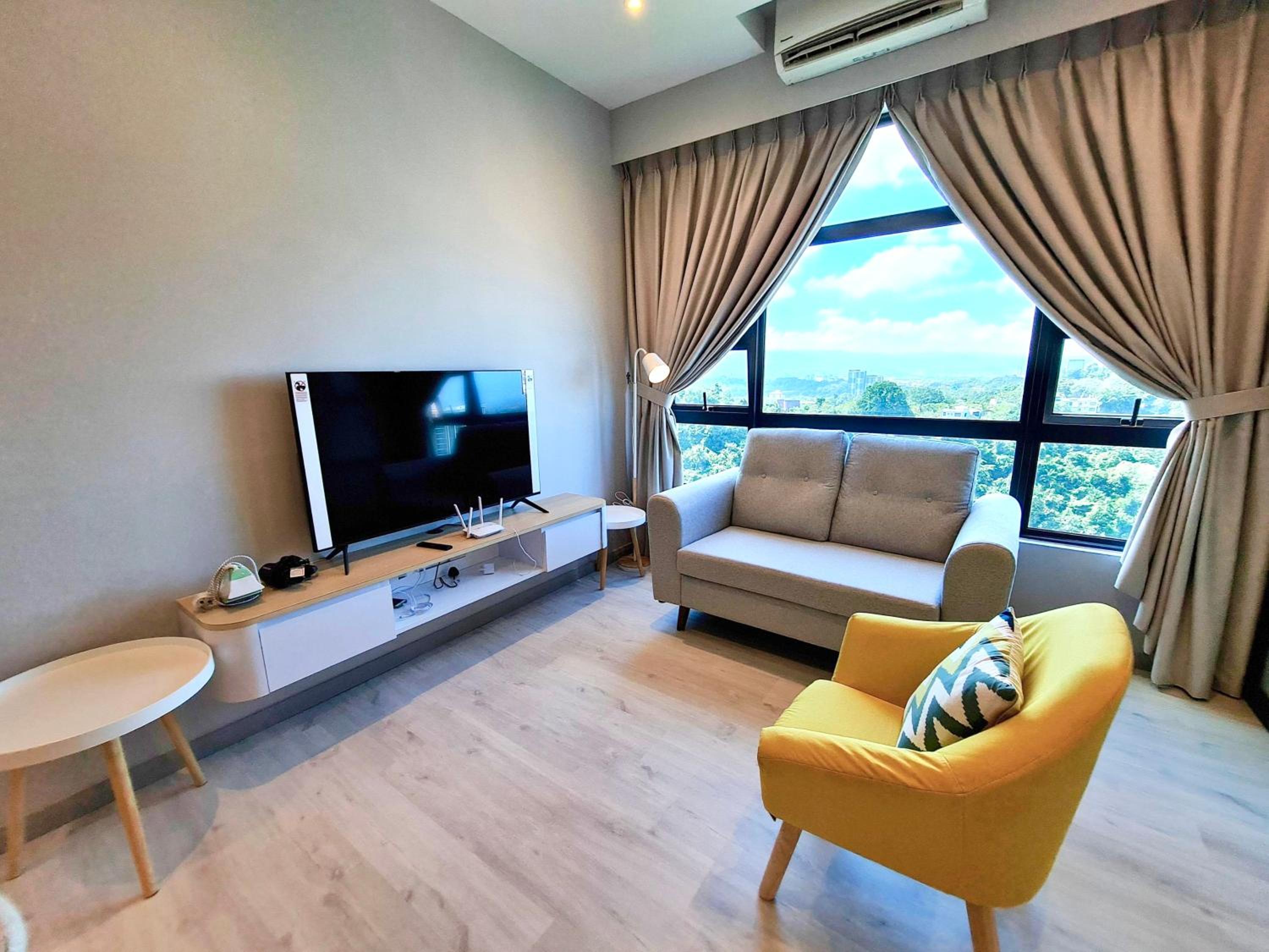 Apartment with Mountain View