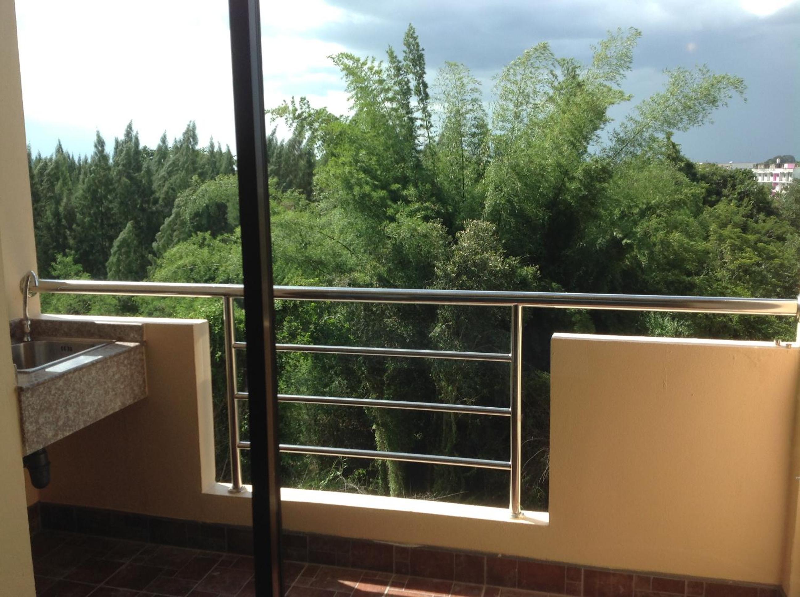 Deluxe Double Room with Balcony - Photo 8