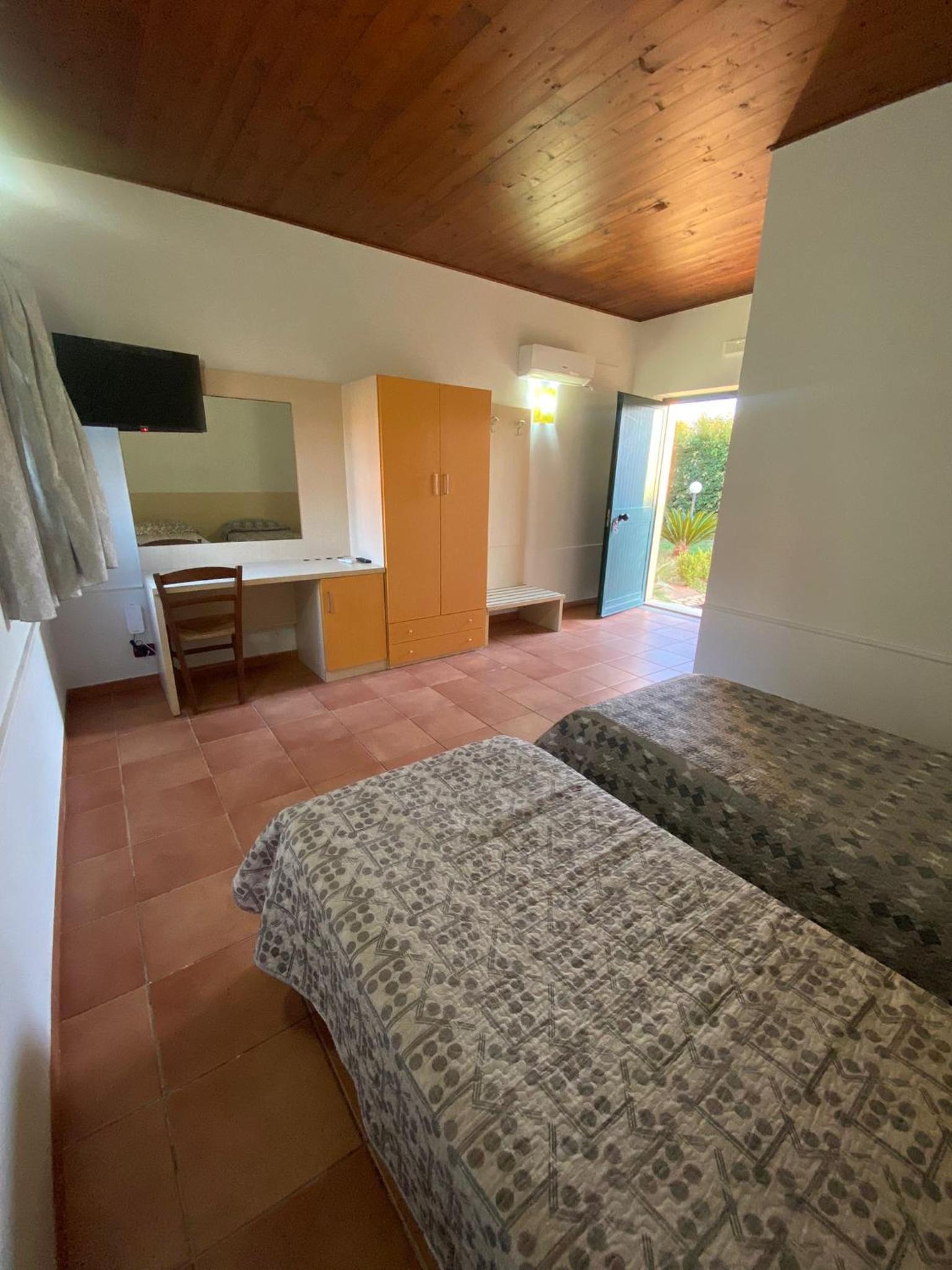 Double or Twin Room photo 3