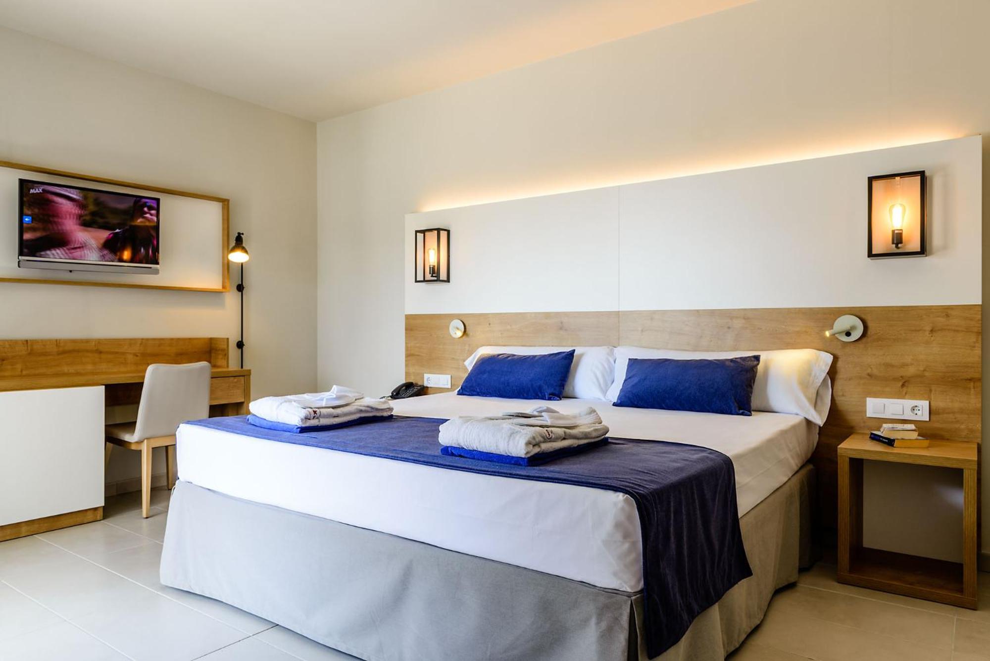 Suite (2 Adults + 2 Children) - Photo 1