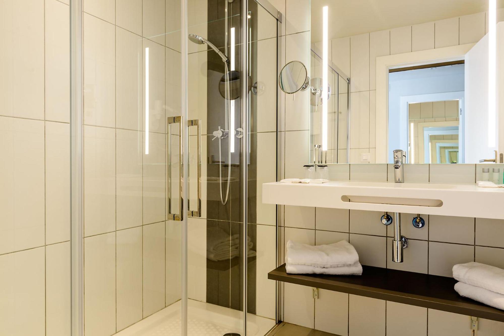 Double or Twin Room - Photo 7