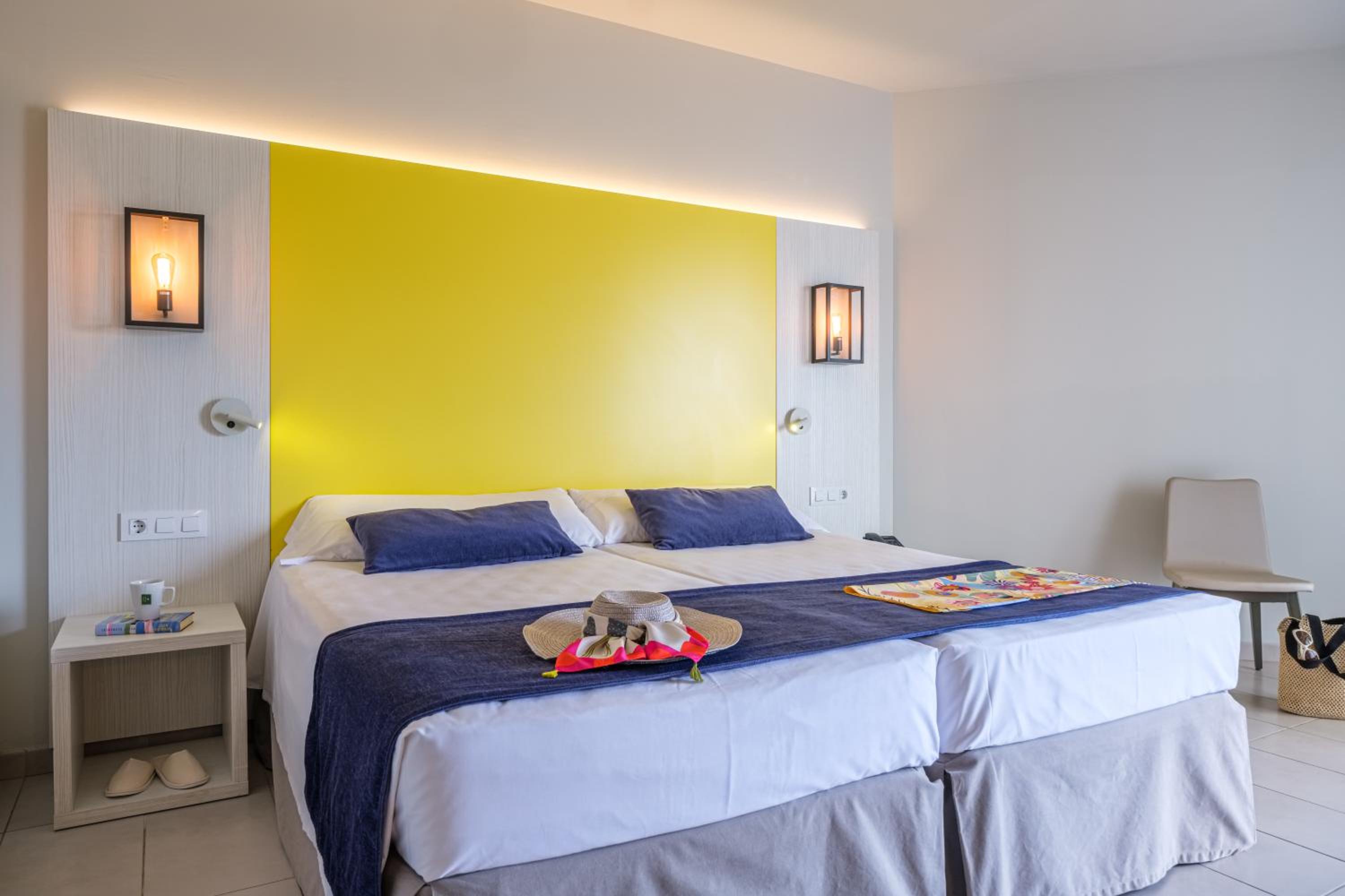 Double or Twin Room - Photo 6