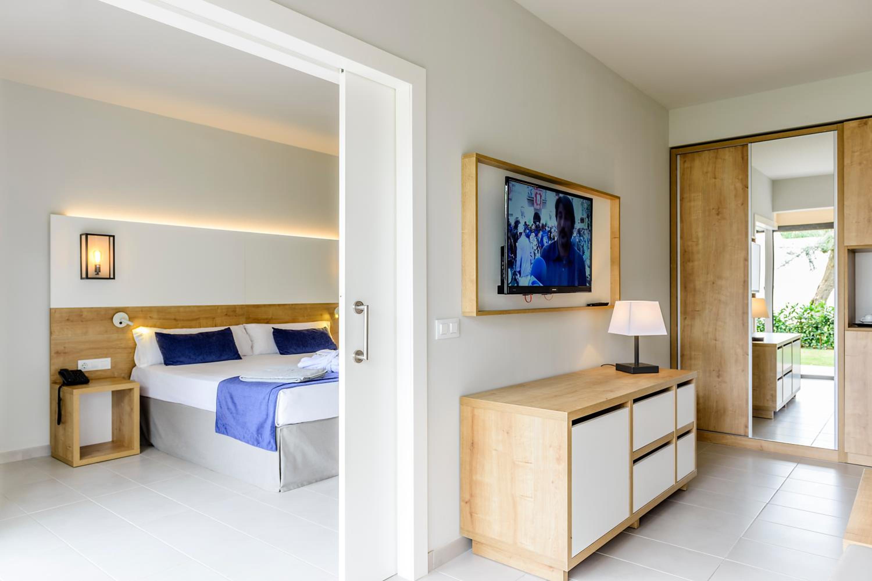 Suite (2 Adults + 2 Children) - Photo 4