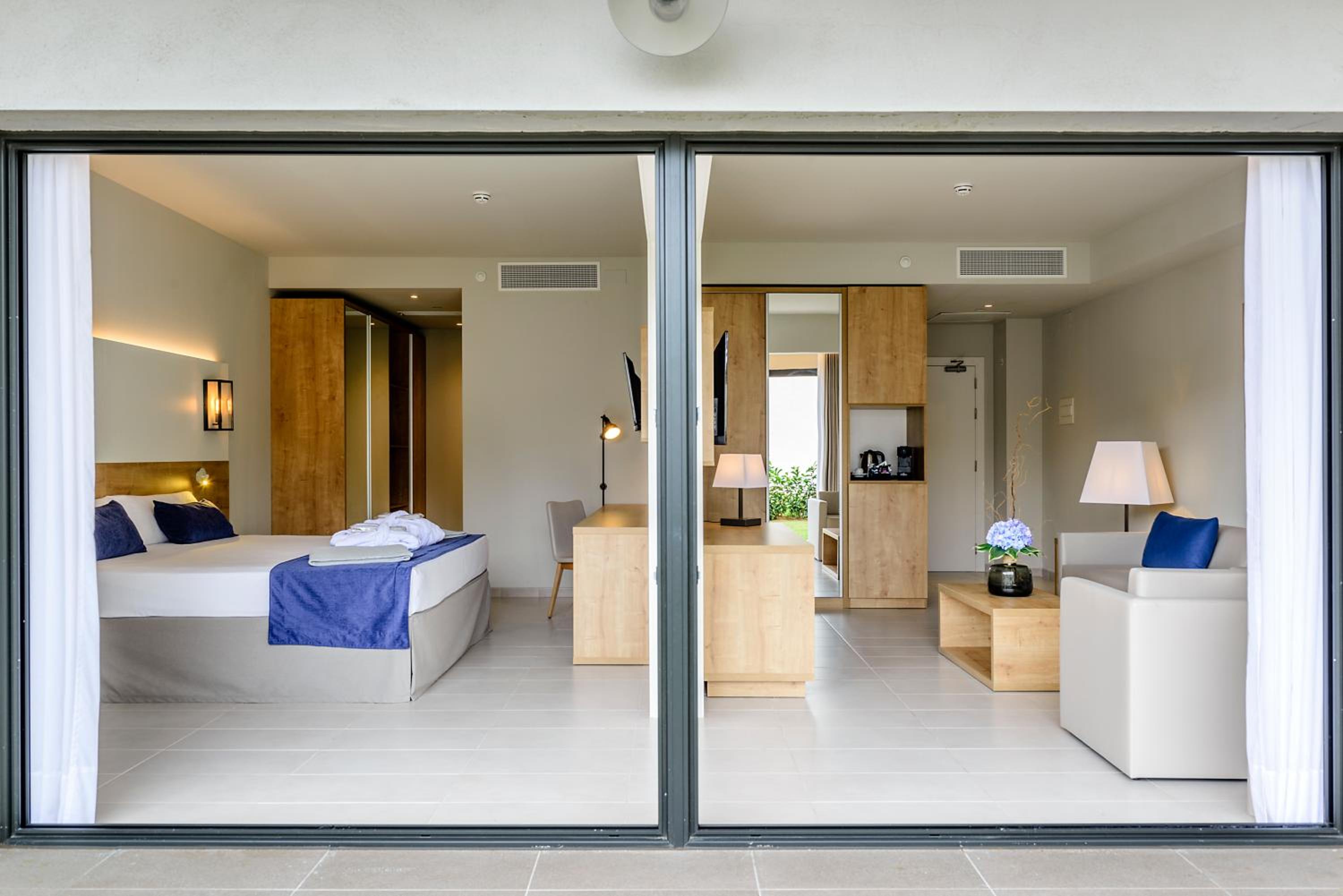 Suite (2 Adults + 2 Children) - Photo 3