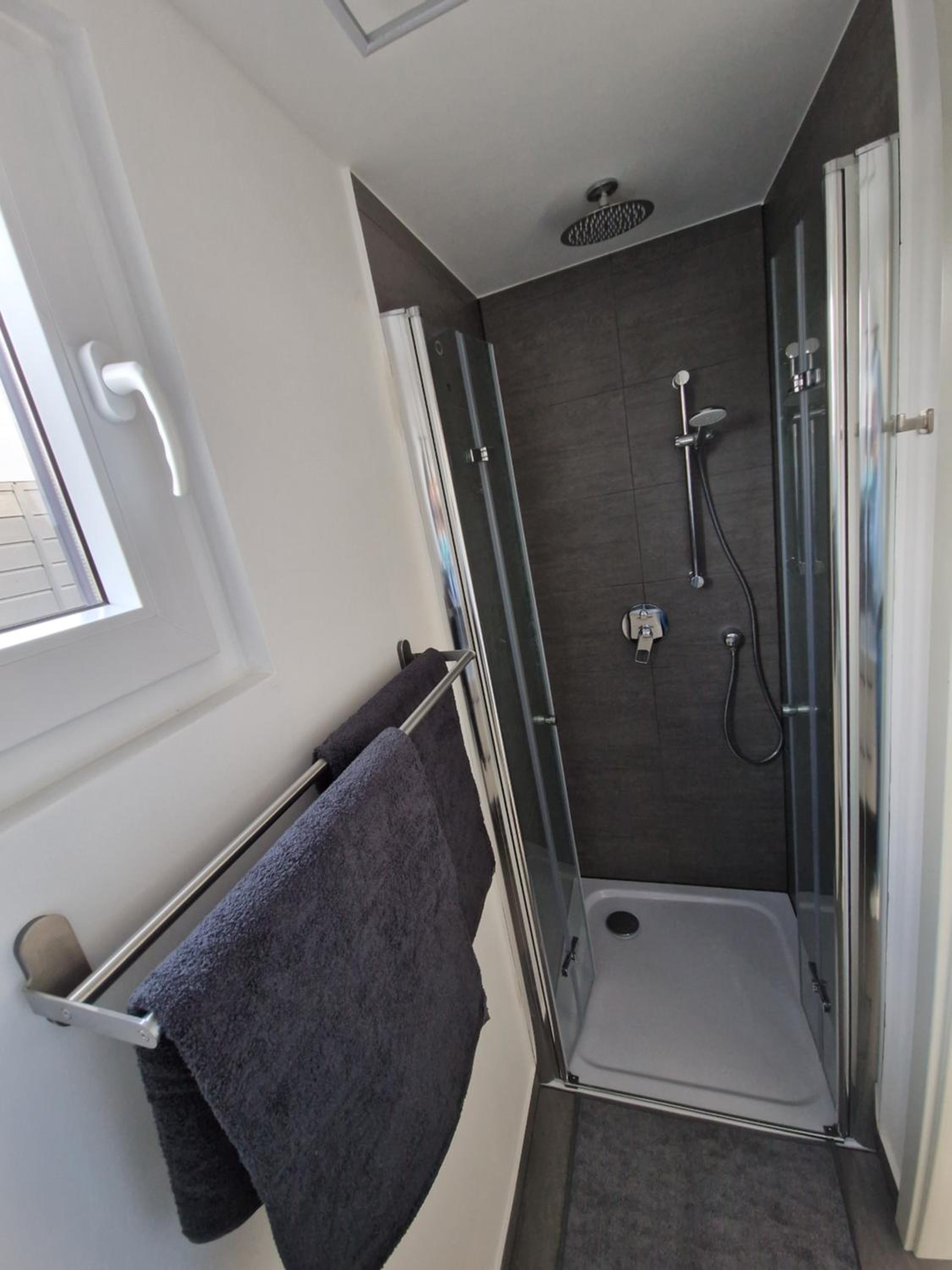 Mobile Home photo 3