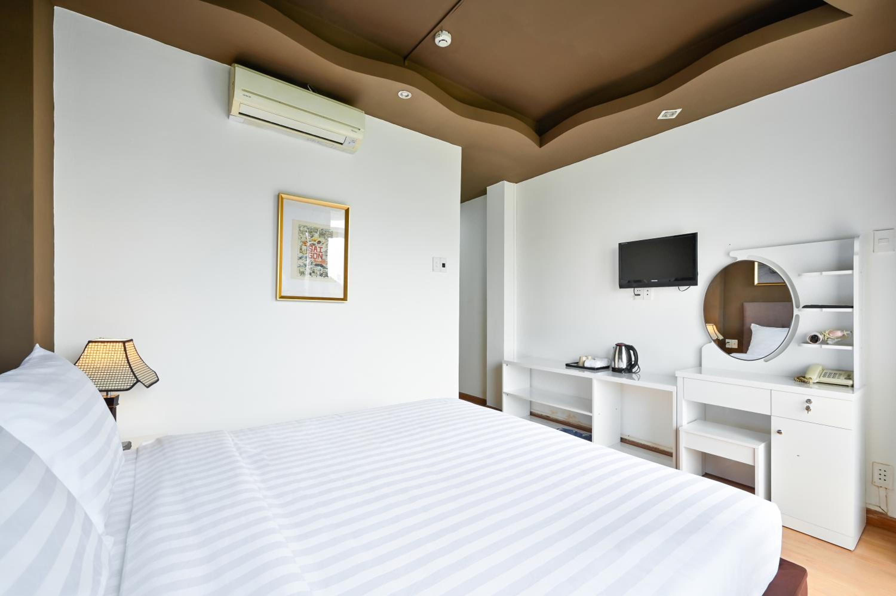 Executive Double Room With Balcony And Park View photo 3