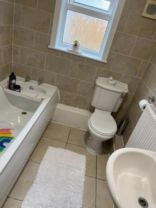 Three-Bedroom House photo 3
