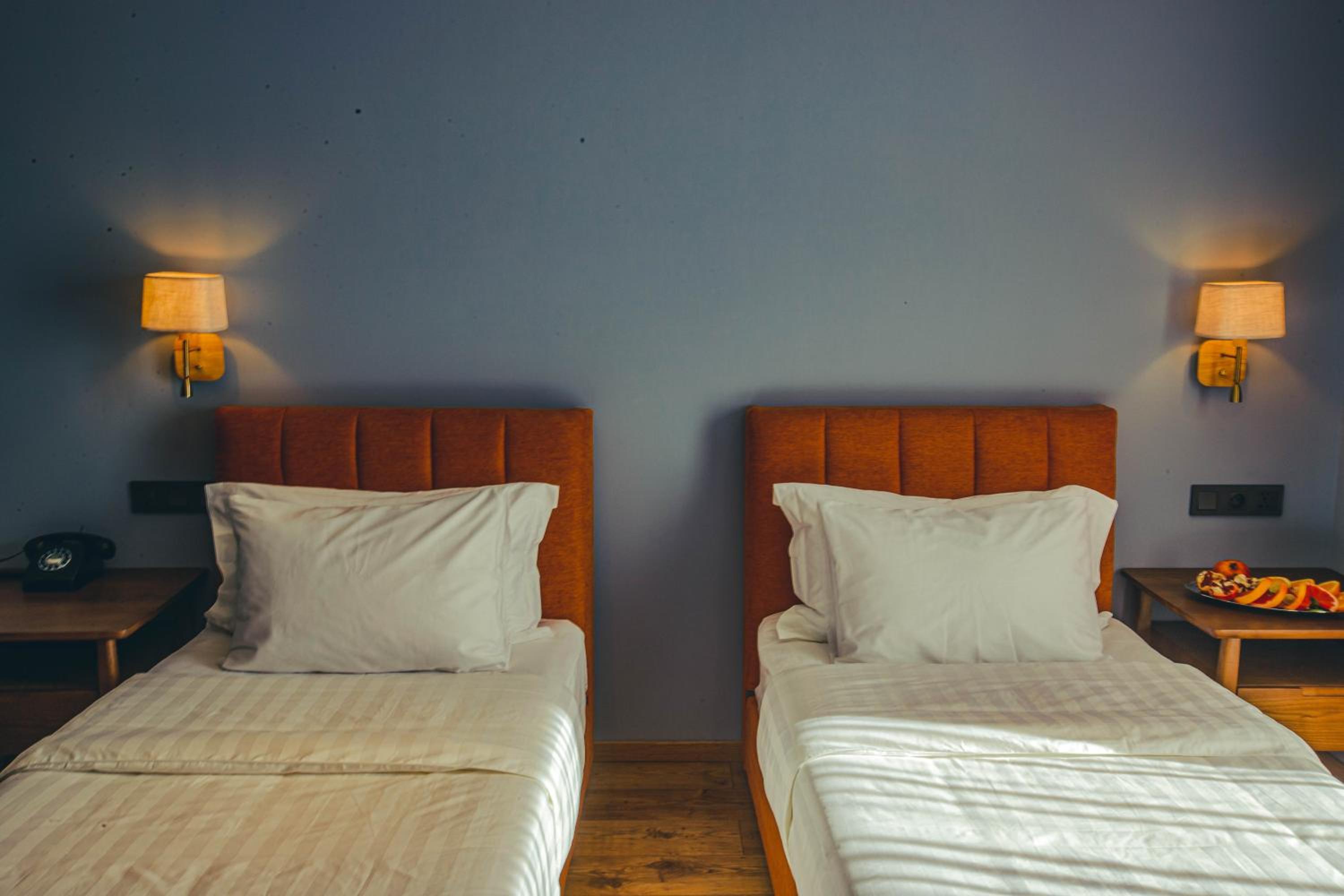 Standard Twin Room - Photo 4