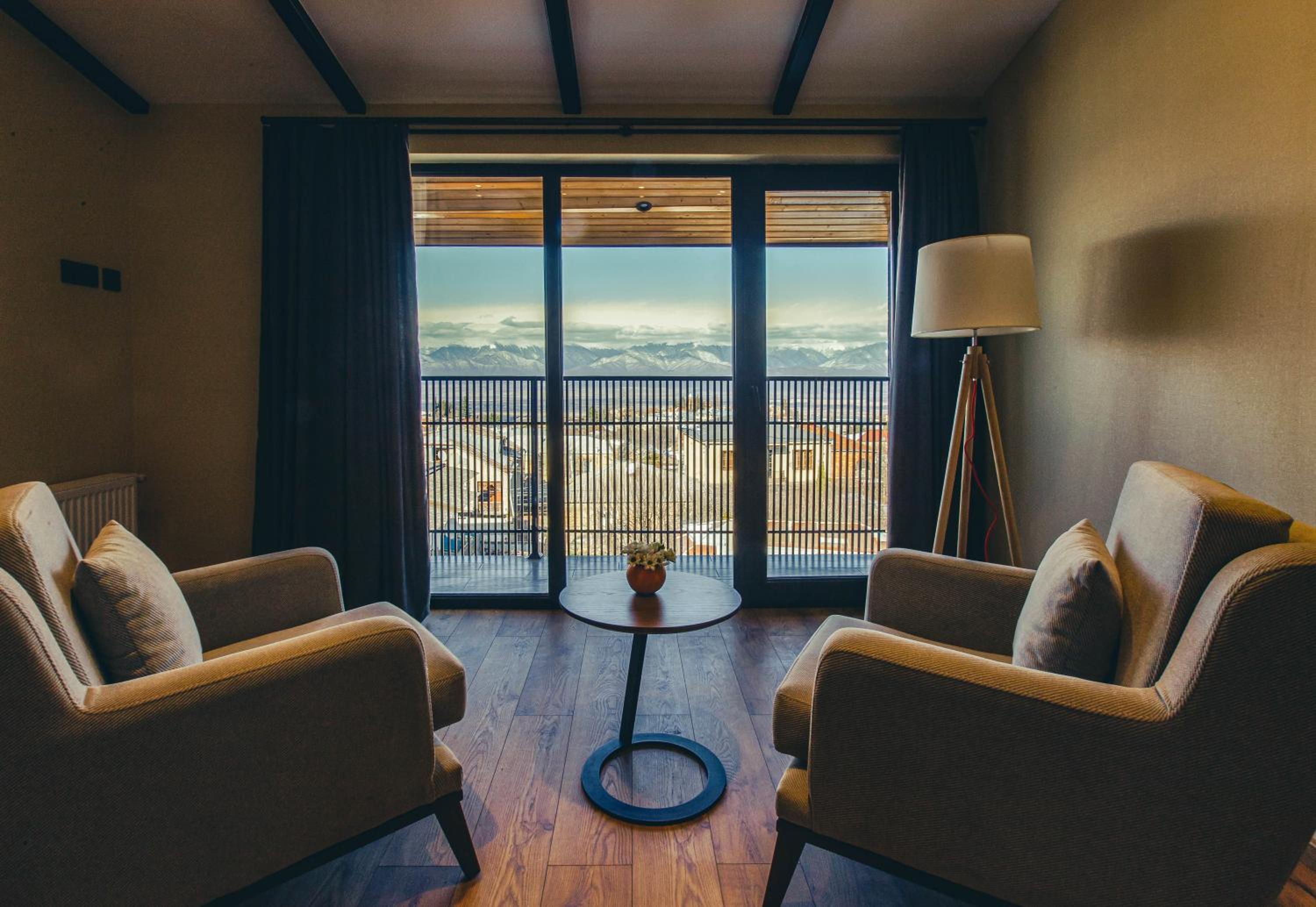 Deluxe Suite - Photo 12