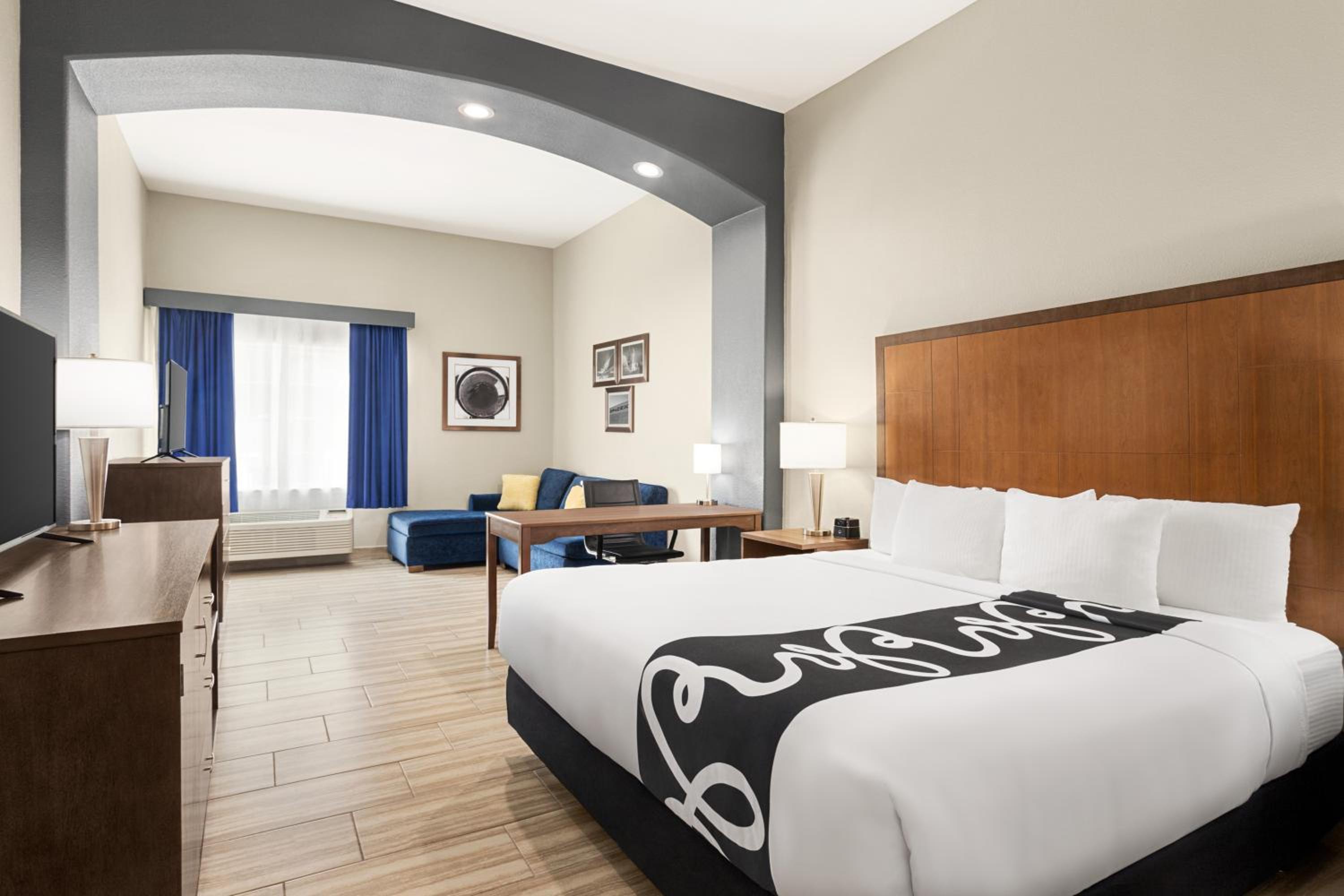 Executive King Room - Photo 6