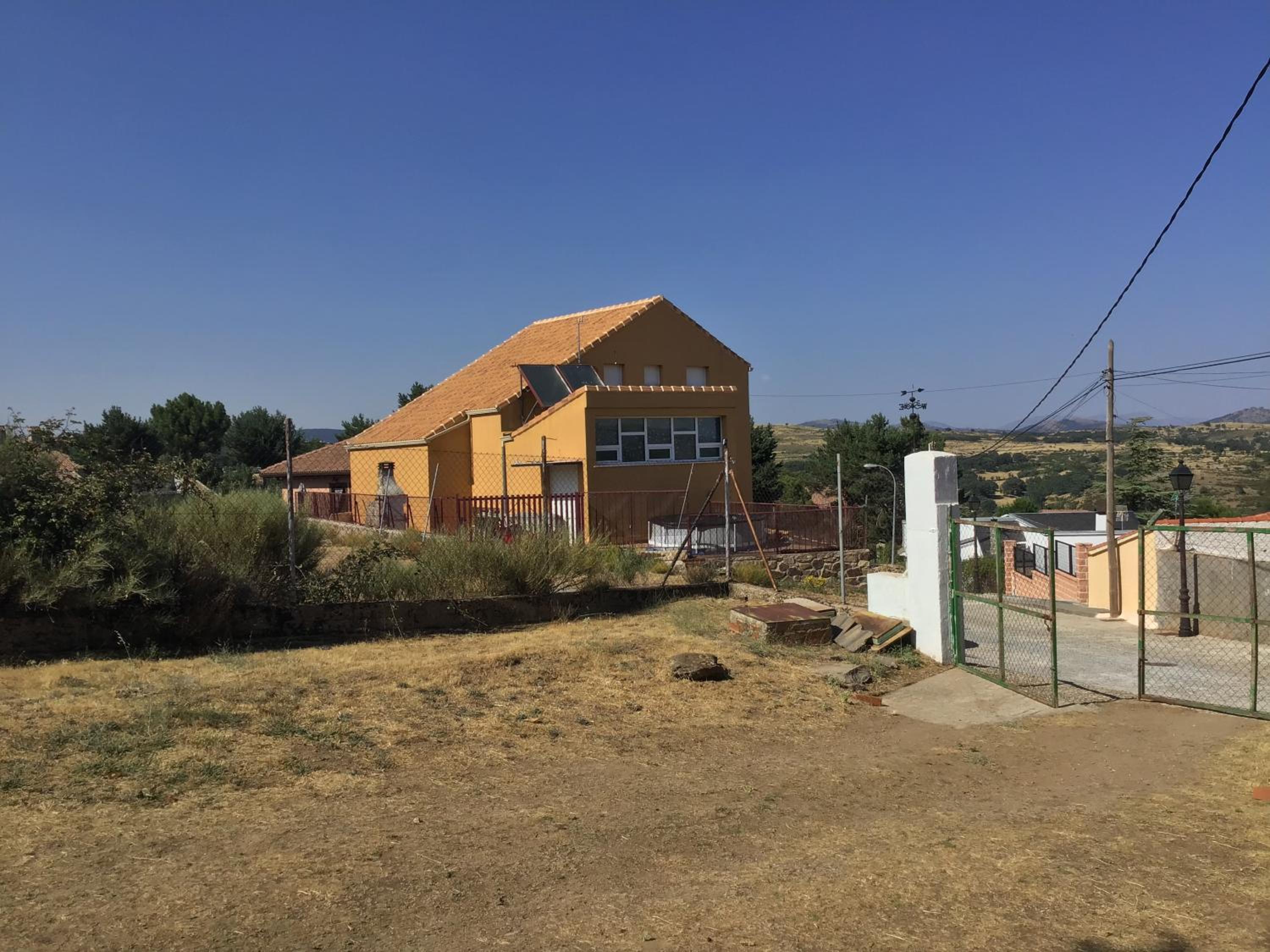 Six-Bedroom House - Photo 14