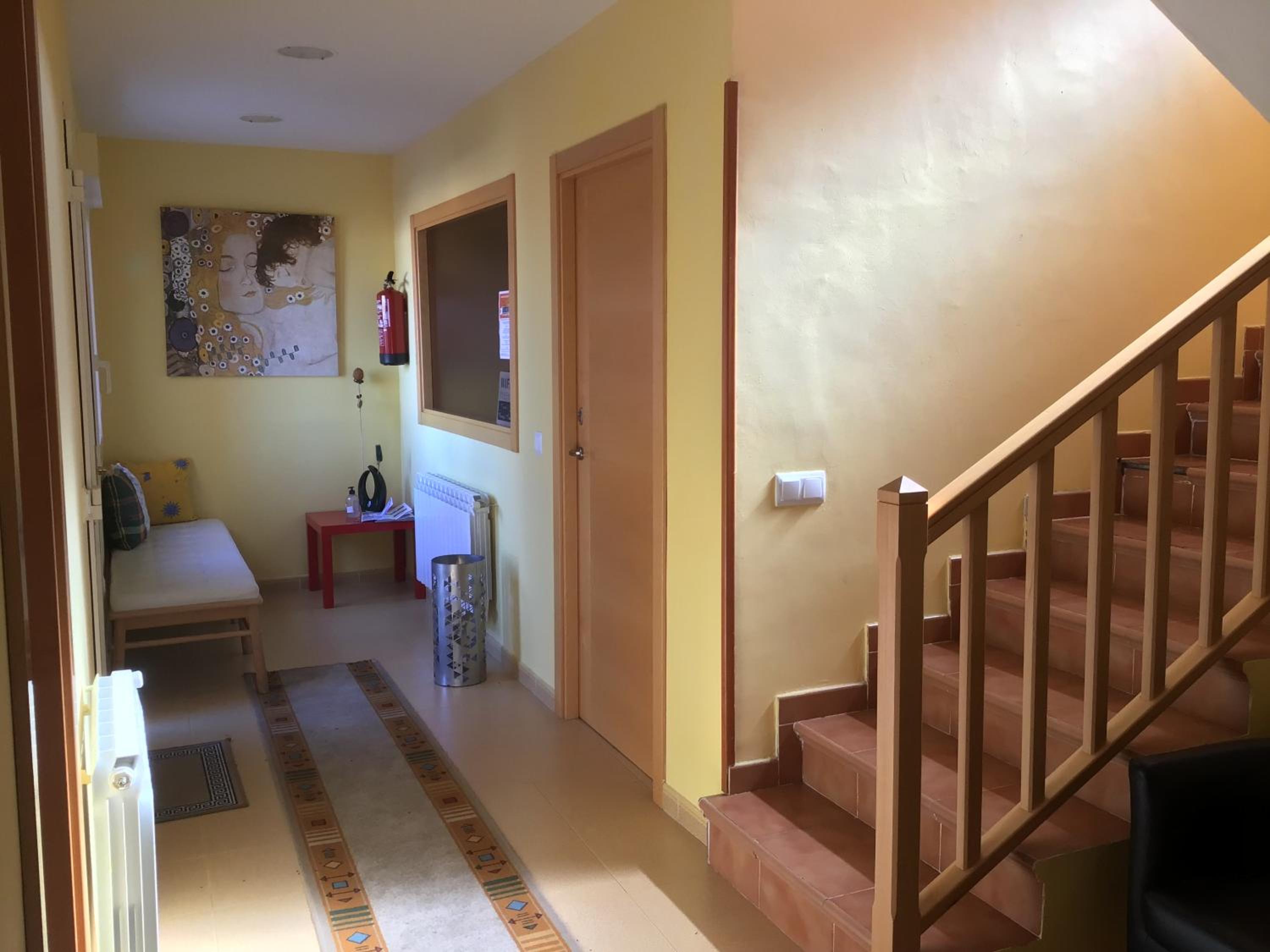 Six-Bedroom House - Photo 27