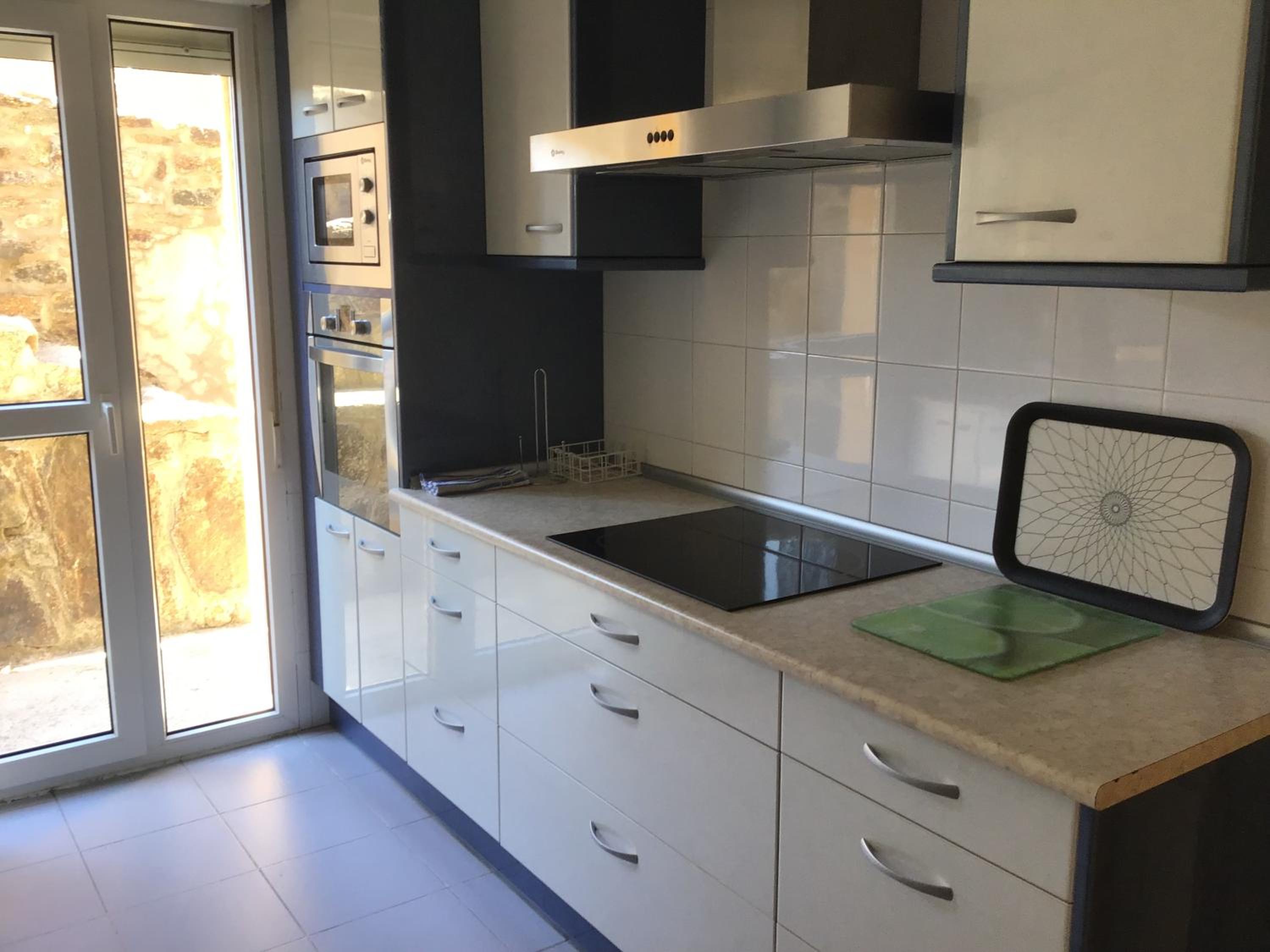 Six-Bedroom House - Photo 28