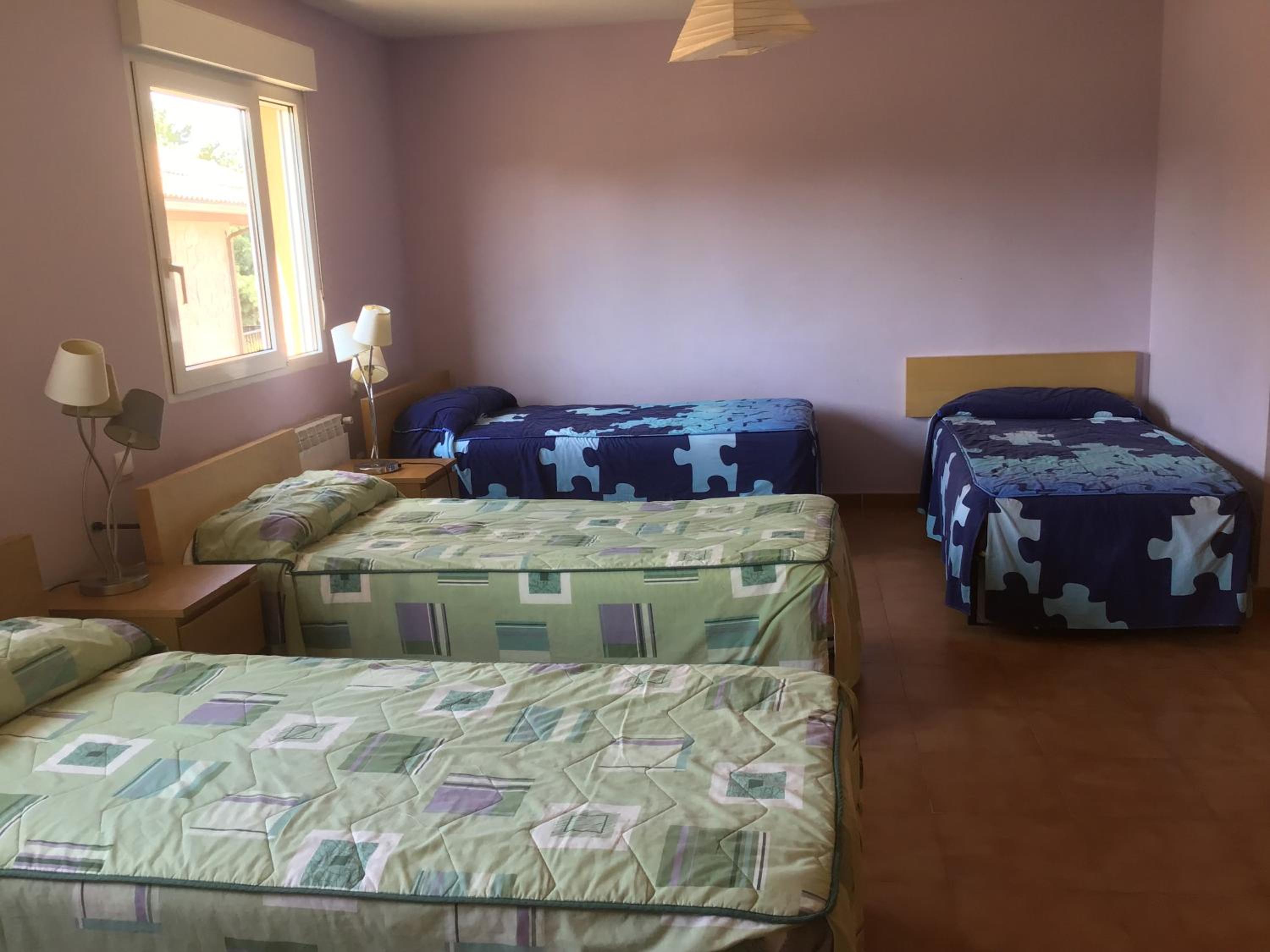 Six-Bedroom House - Photo 23