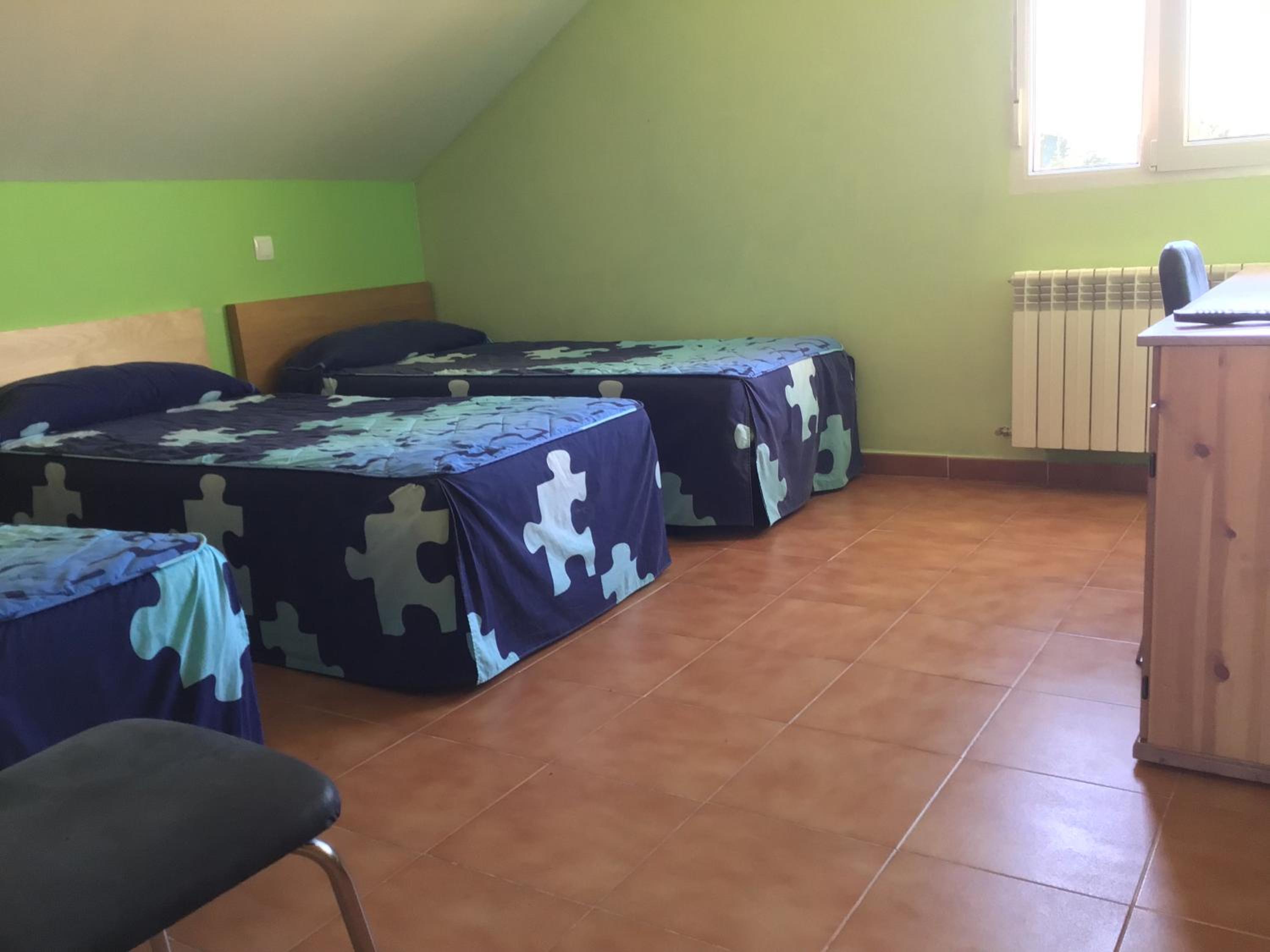 Six-Bedroom House - Photo 24