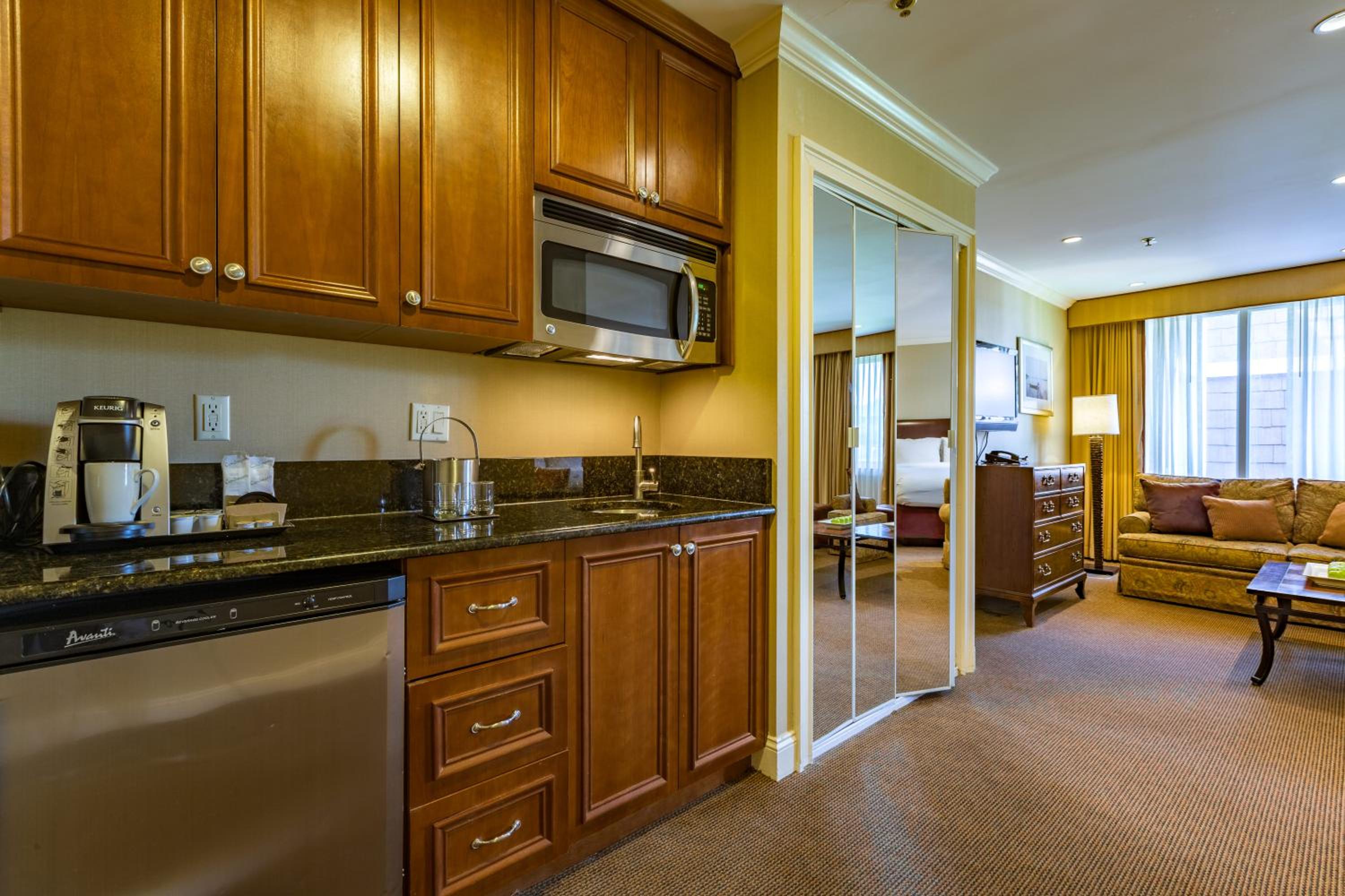 Deluxe Junior Suite - Photo 3