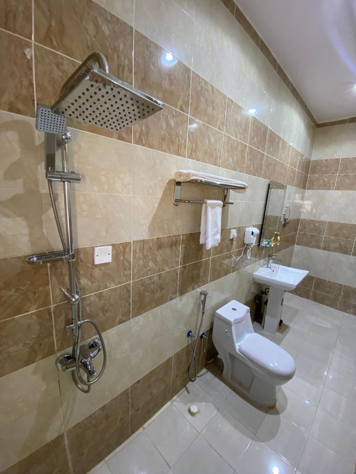 Deluxe King Suite photo 2