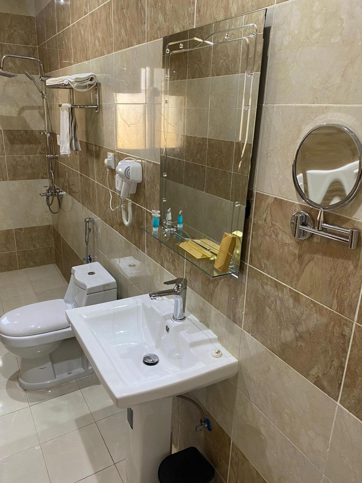 Deluxe King Suite photo 3