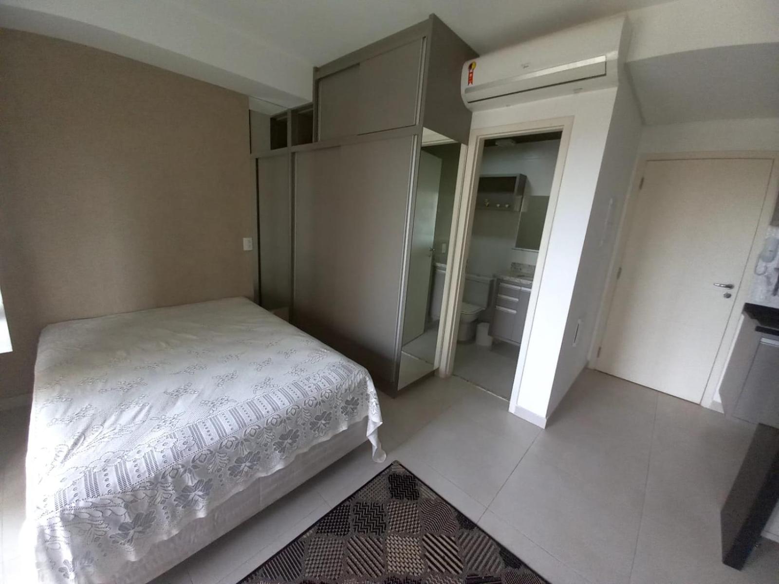 Apartment with Balcony - Photo 5