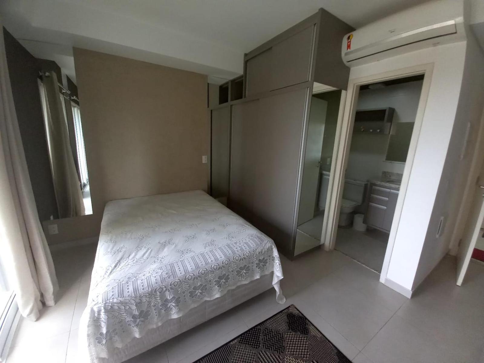 Apartment with Balcony - Photo 3