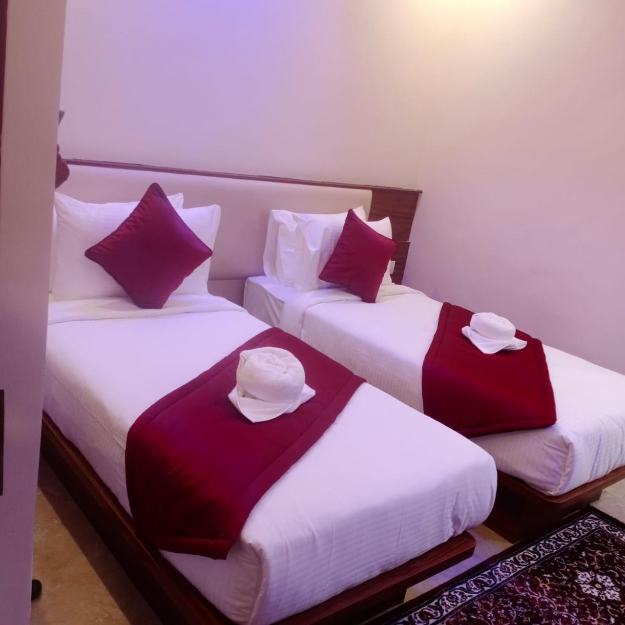 Standard Double or Twin Room - Photo 10
