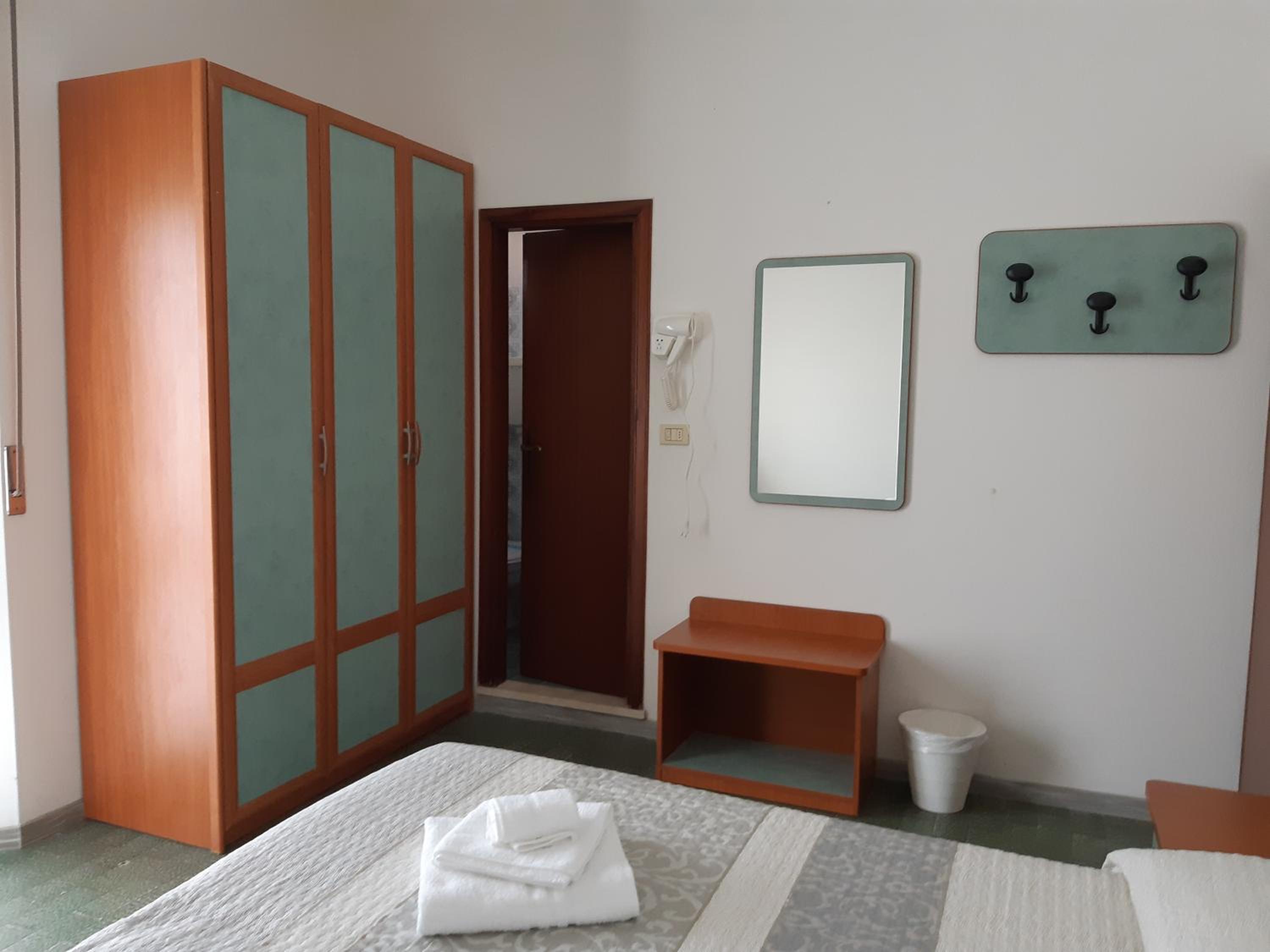 Double Room with Balcony - Photo 5