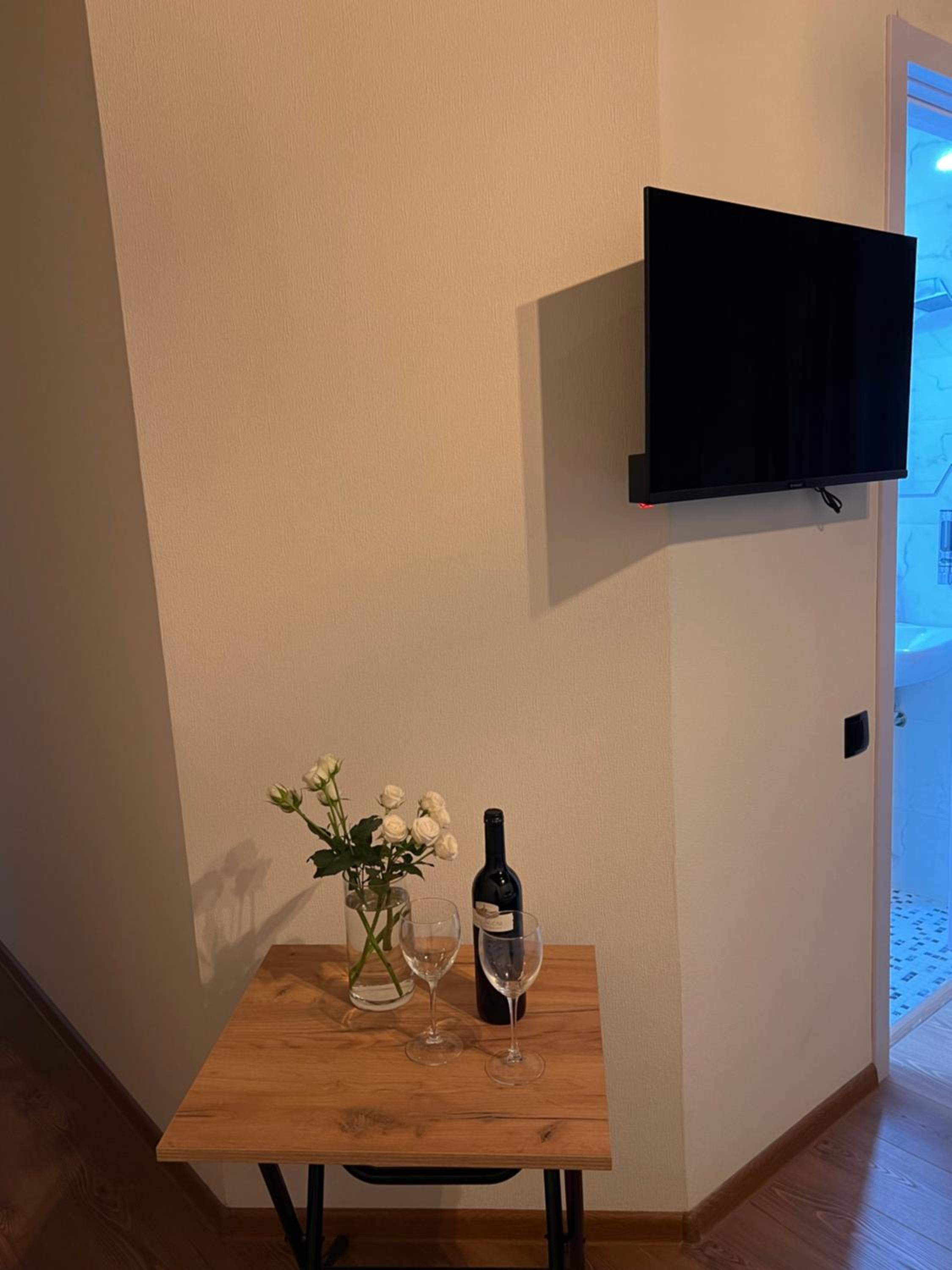 Large Double Room - Photo 13