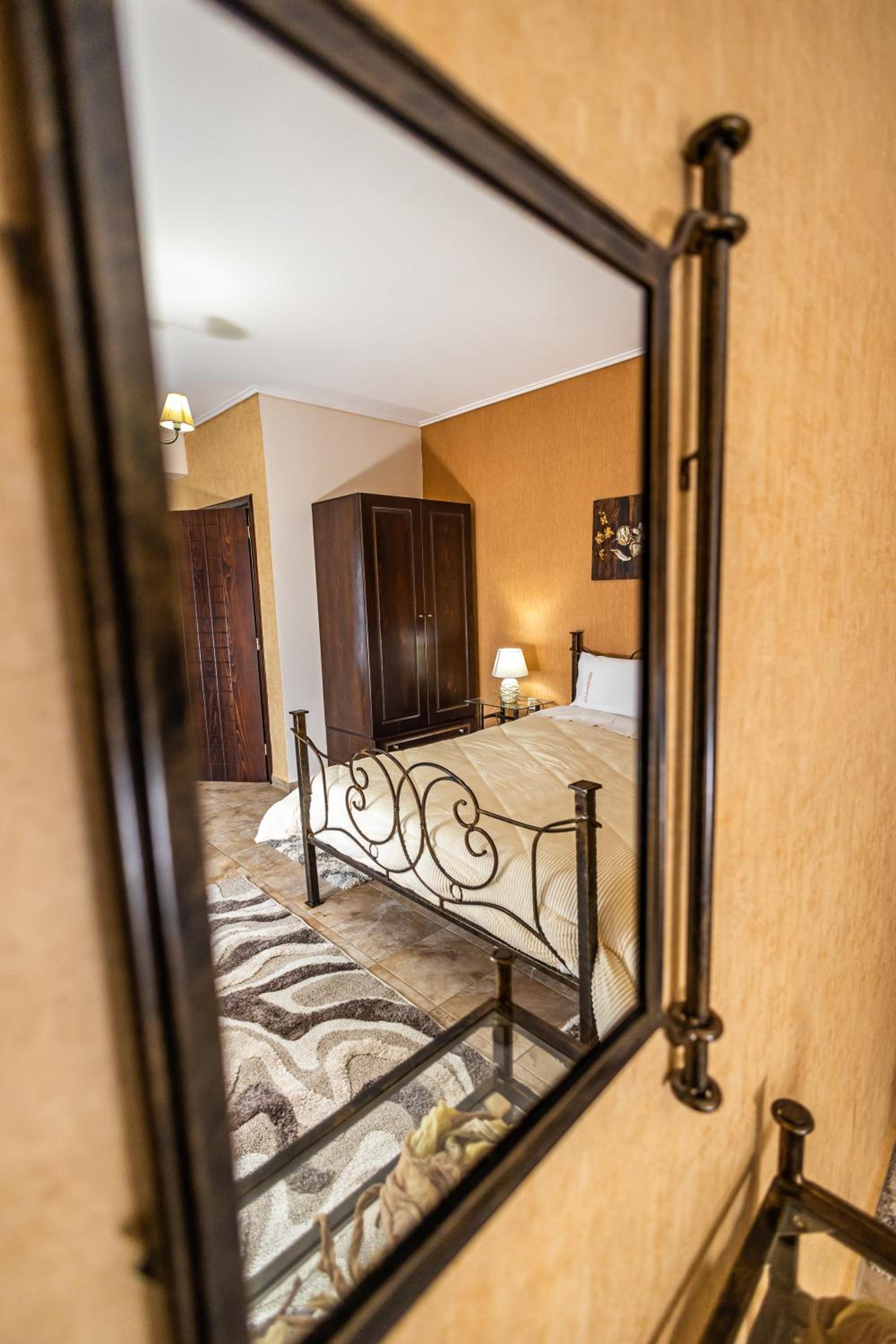 Suite with Fireplace (2 adults) - Photo 2