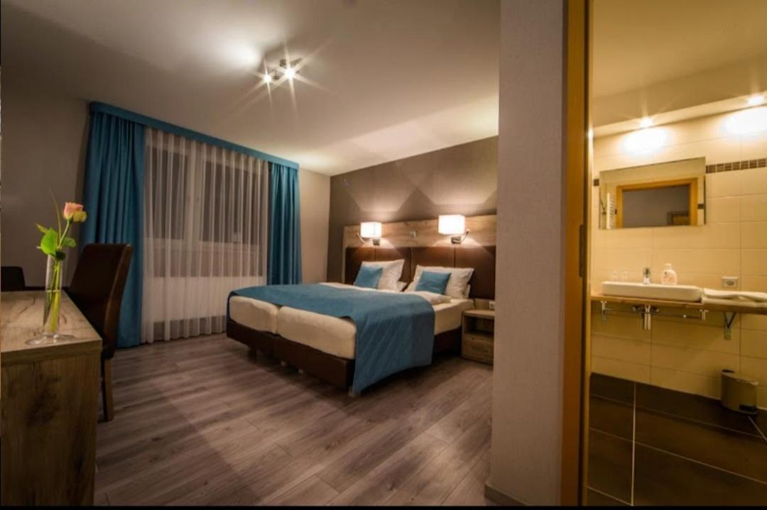 Standard Twin Room - Photo 1