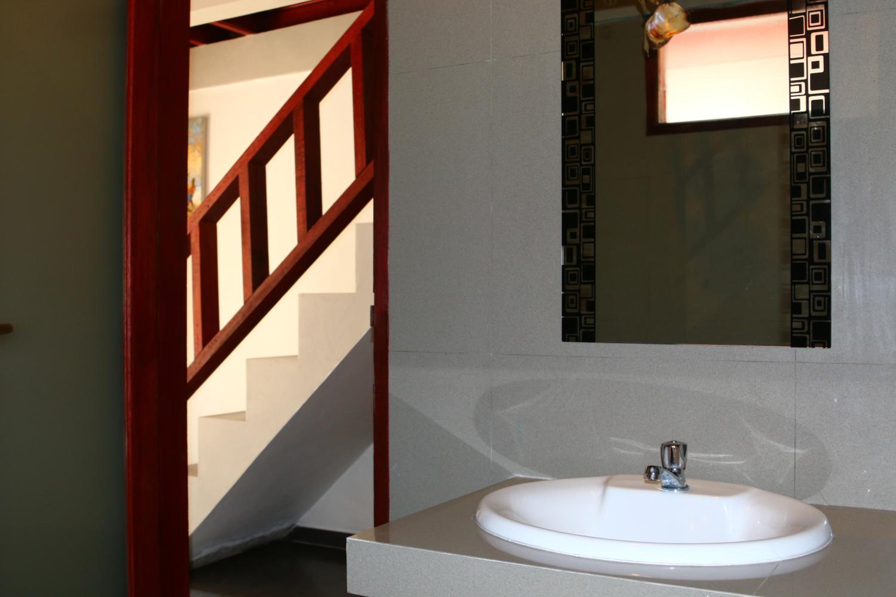 One-Bedroom Bungalow - Photo 3
