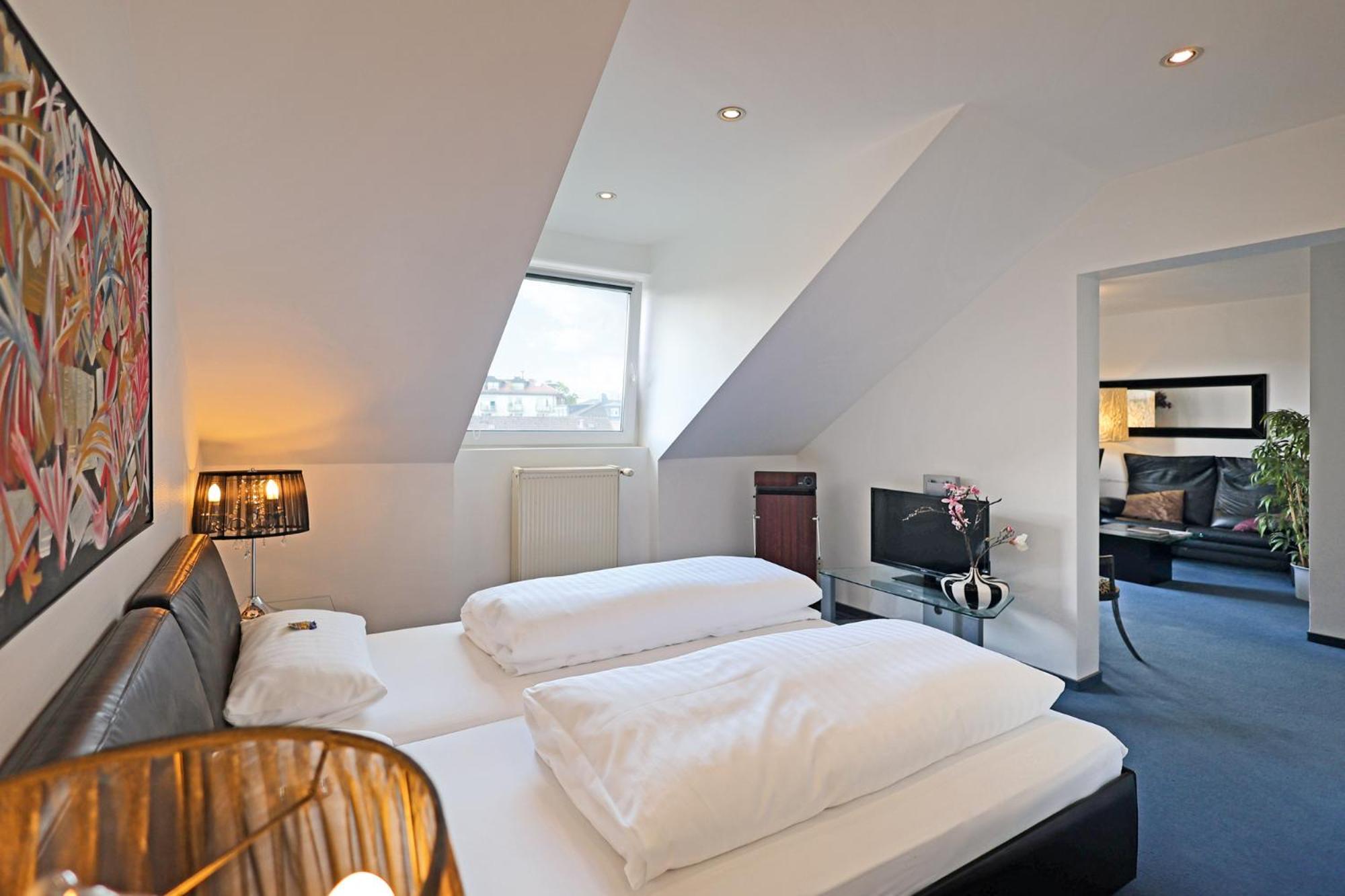 Suite - Photo 5
