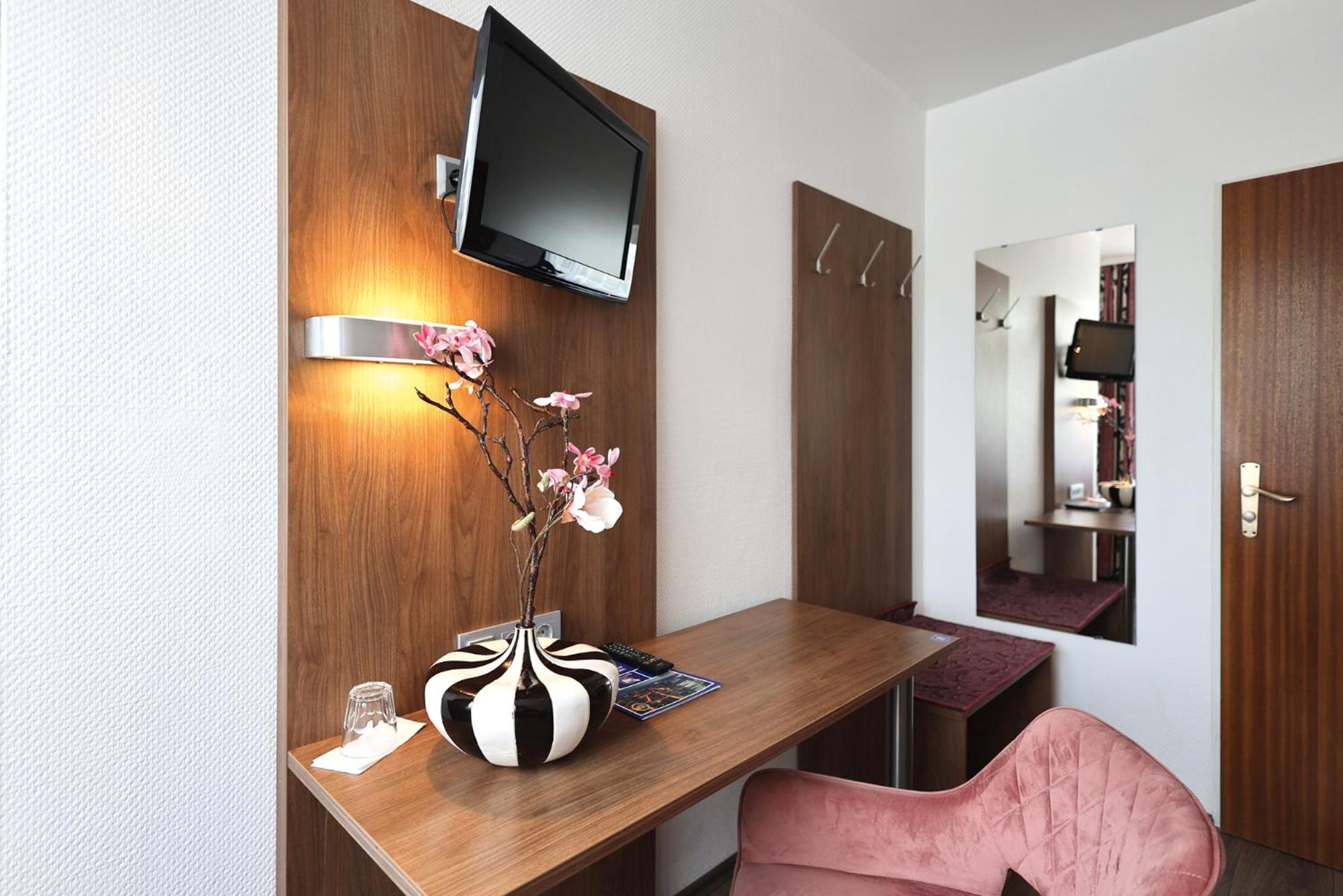Single Room photo 2